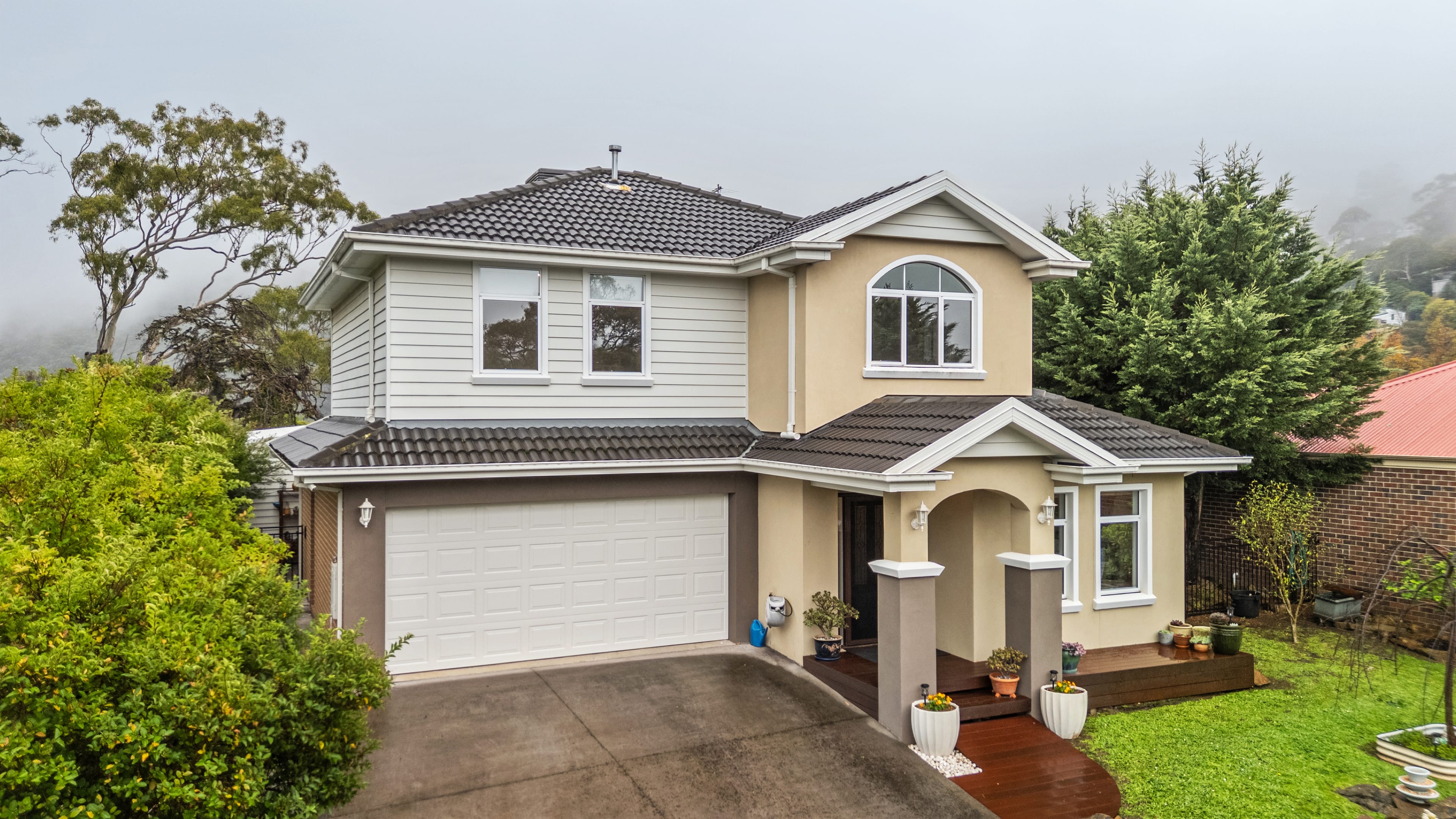 11 Baldwin Avenue, Upper Ferntree Gully — listing photograph 2