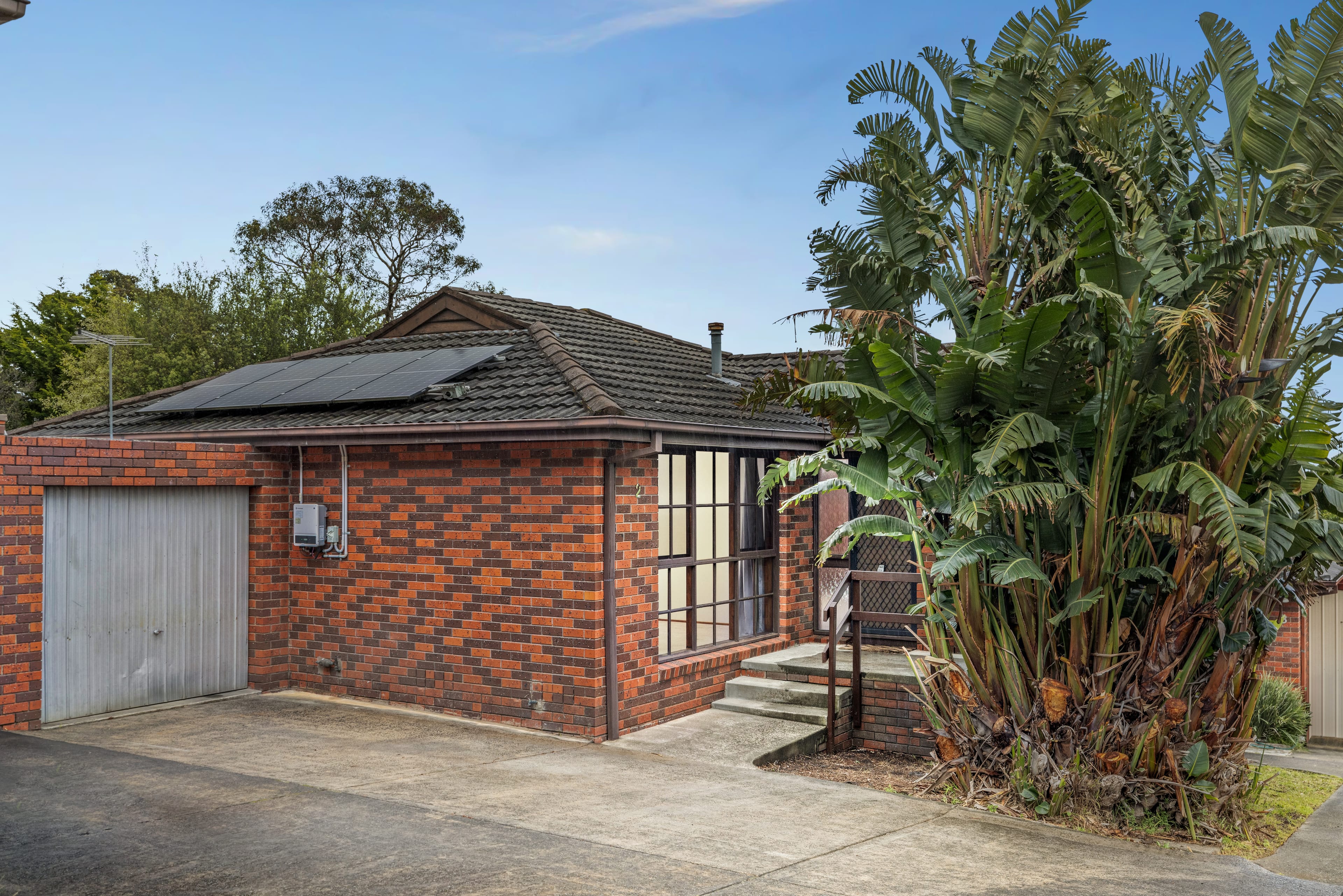 2/4 The Crescent, Ferntree Gully — listing photograph 2