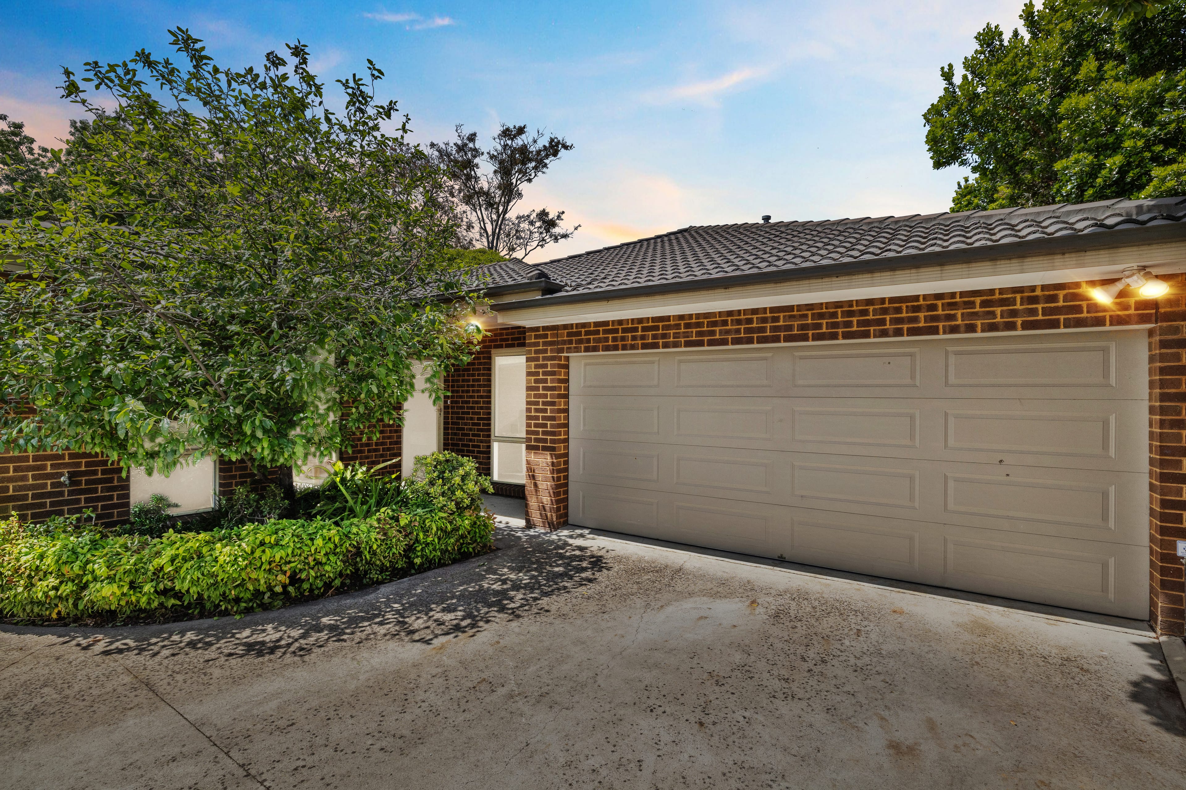 2/17 Renwick Road, Ferntree Gully — listing photograph 2