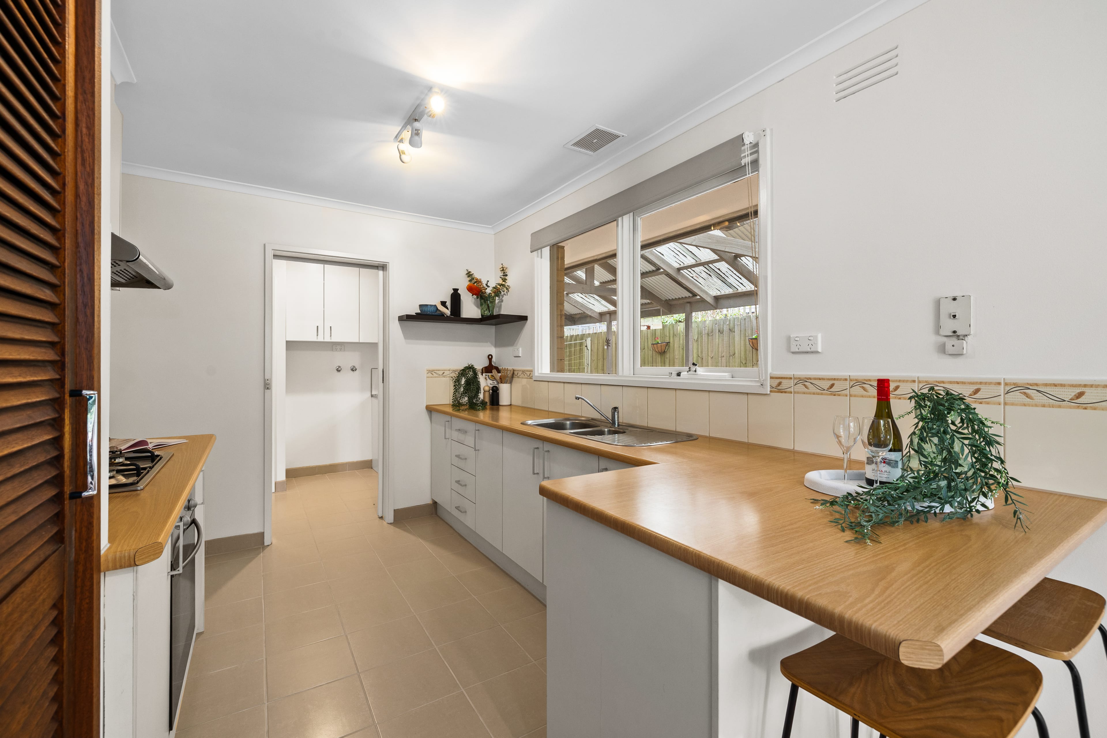 27 Joan Avenue, Ferntree Gully — listing photograph 12