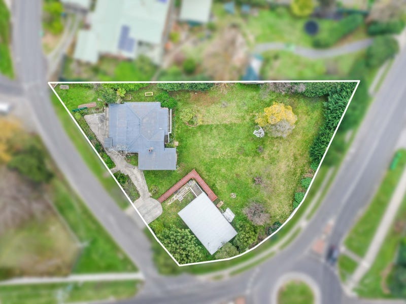 2 Ferndale Road, Upper Ferntree Gully — listing photograph 2
