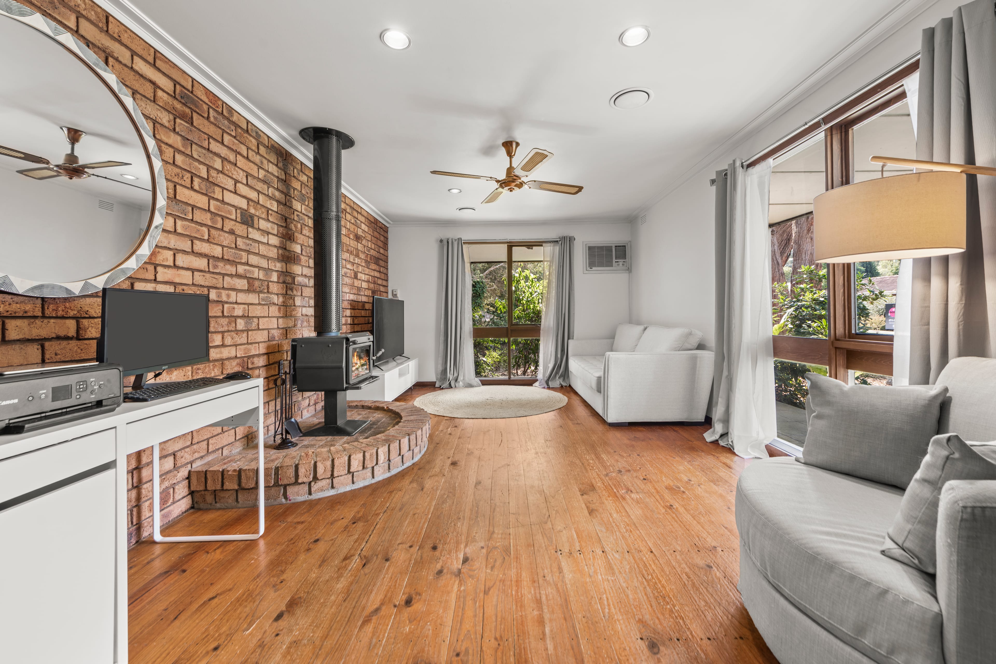 16 Tunbridge Way, Ferntree Gully — listing photograph 3