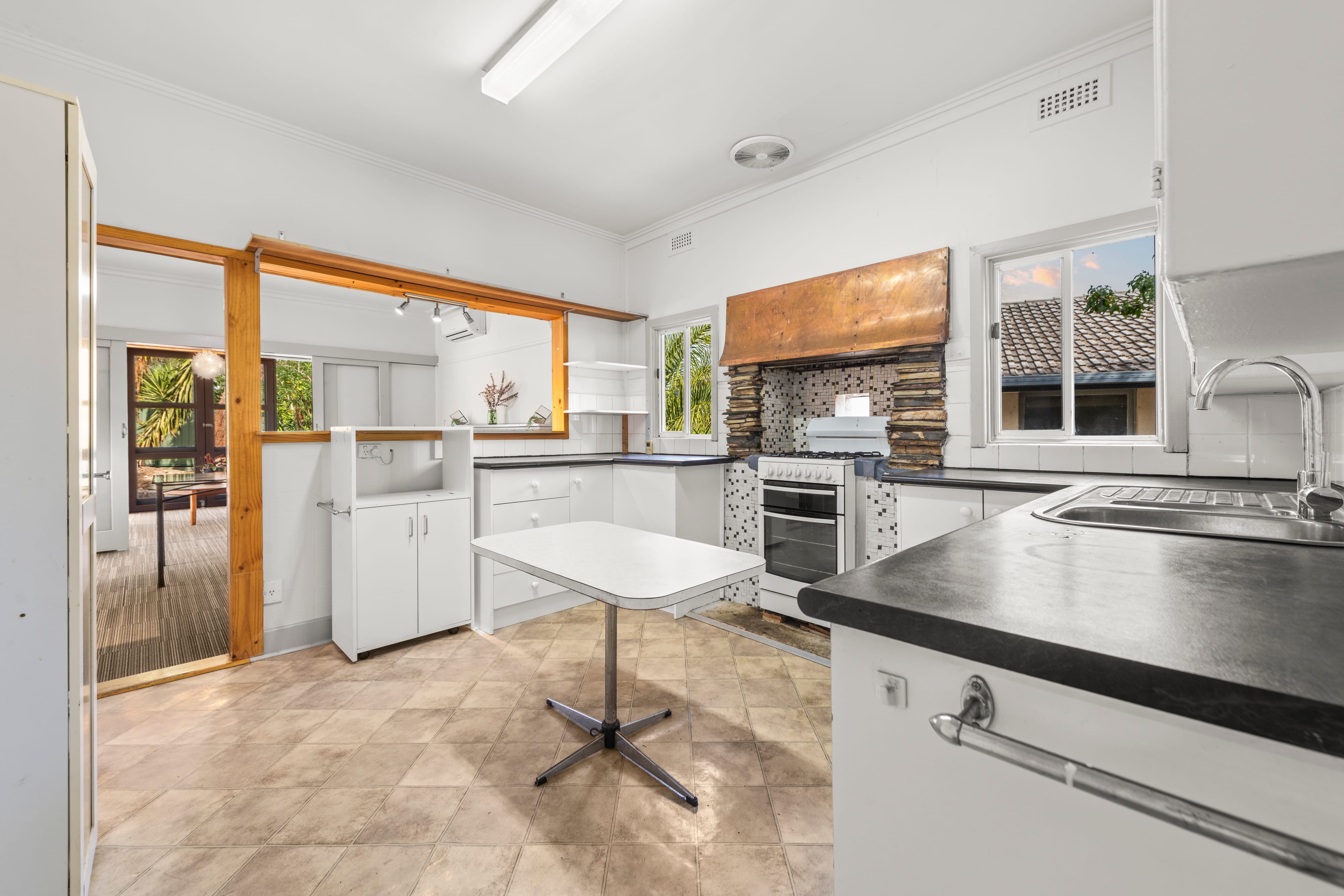 238 Scoresby Road, Boronia — listing photograph 9