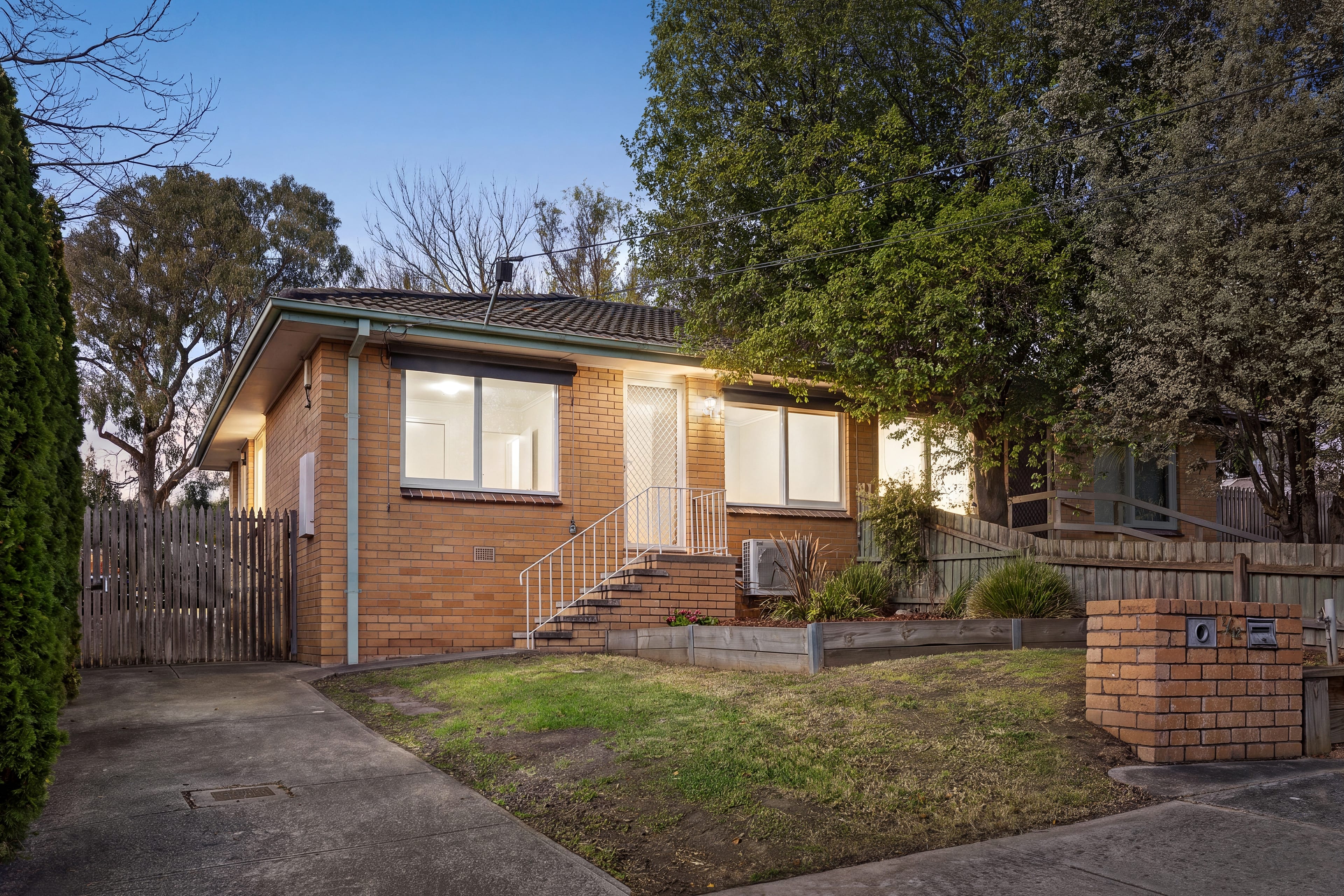 2/12 Moncoe Street, Boronia — listing photograph 2