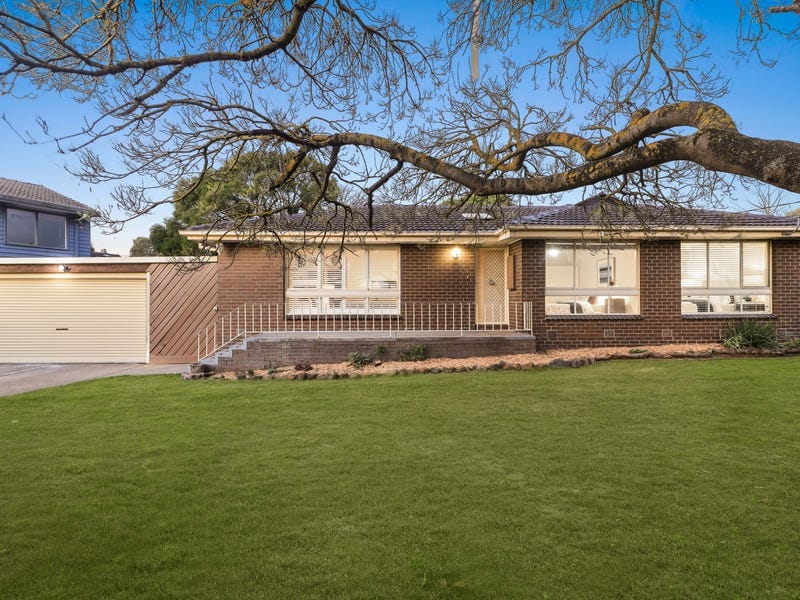 11 Dinsdale Road, Boronia — listing photograph 2