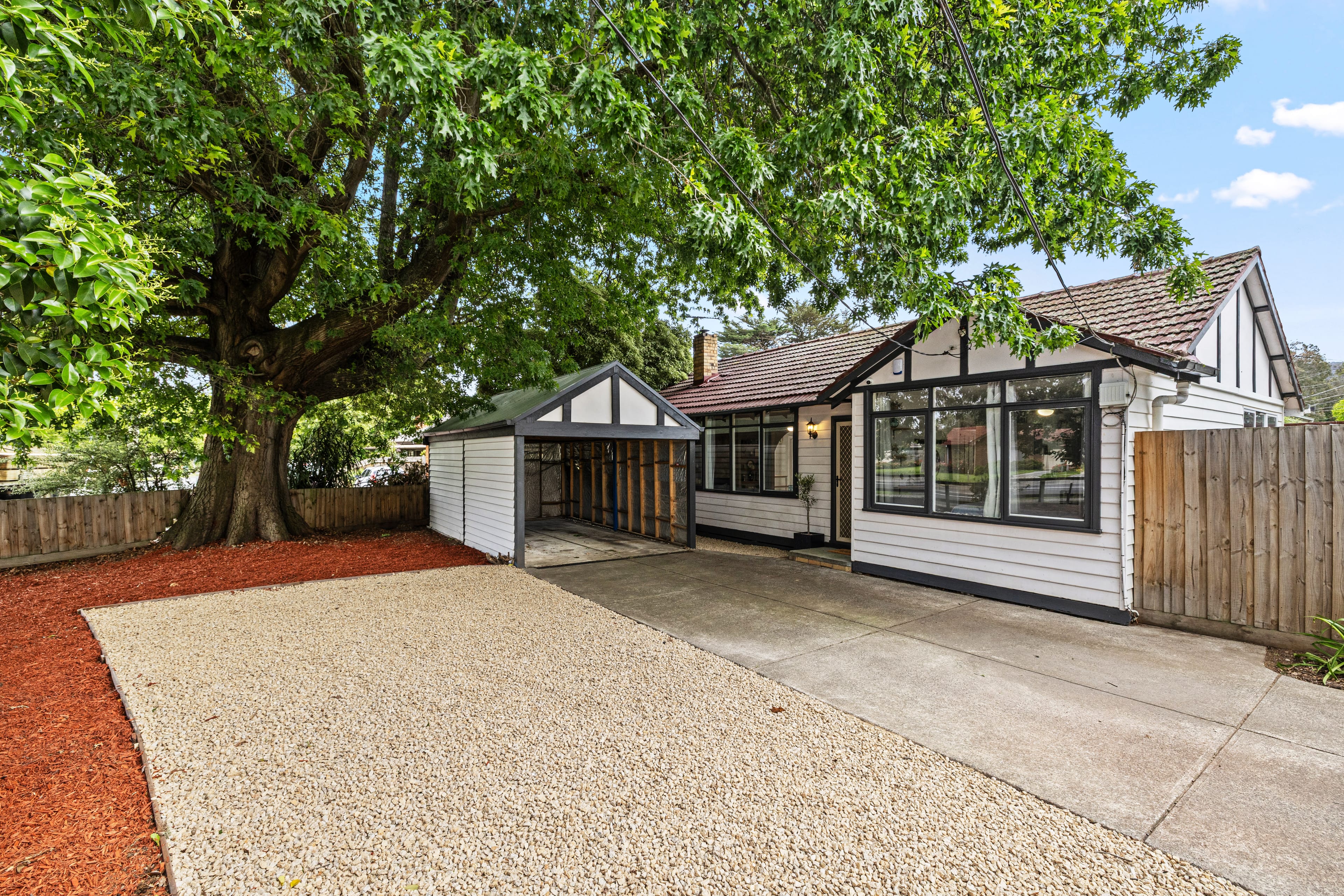 23 Glenfern Road, Ferntree Gully — listing photograph 2