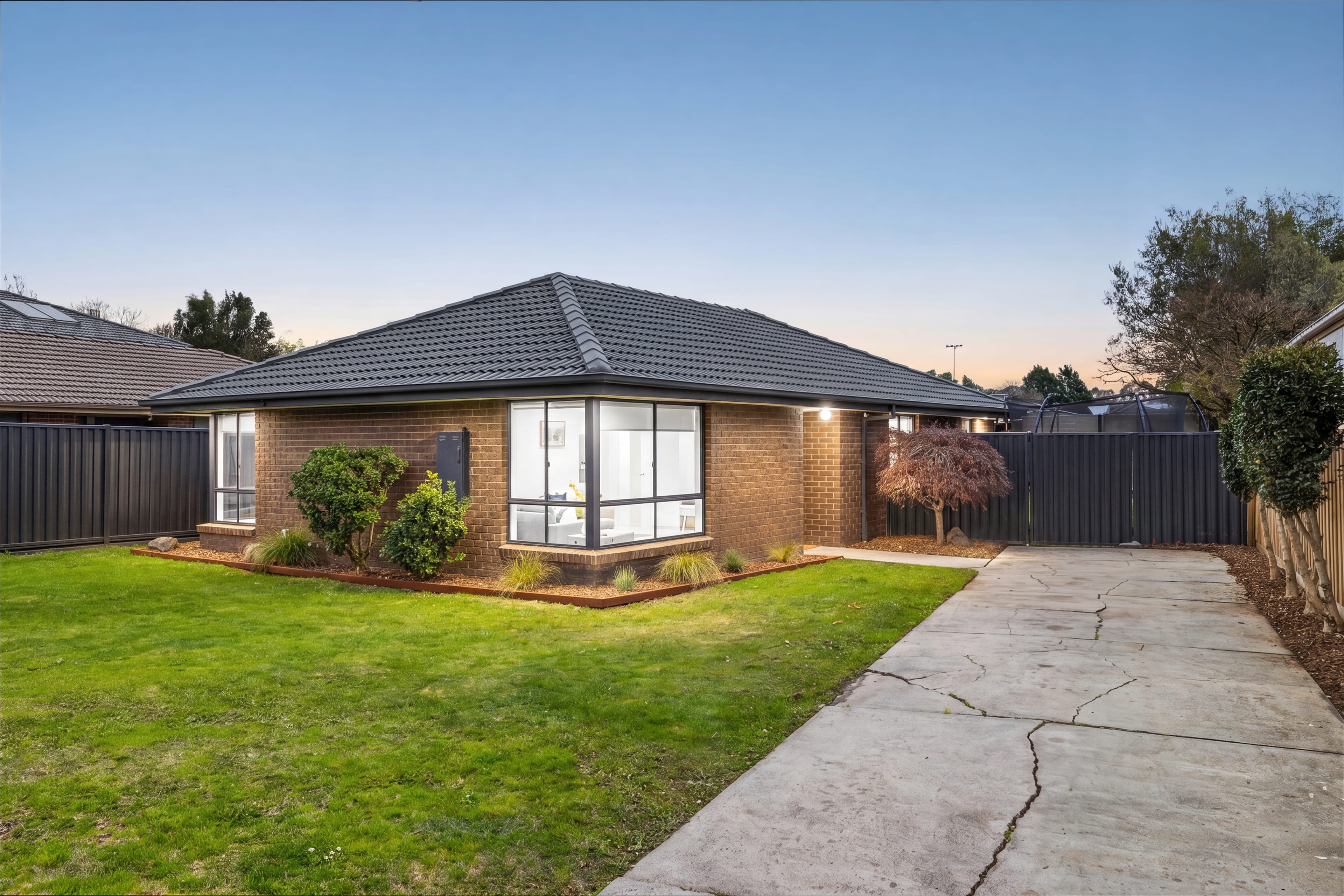 18 Melaleuca Court, Rowville — listing photograph 2