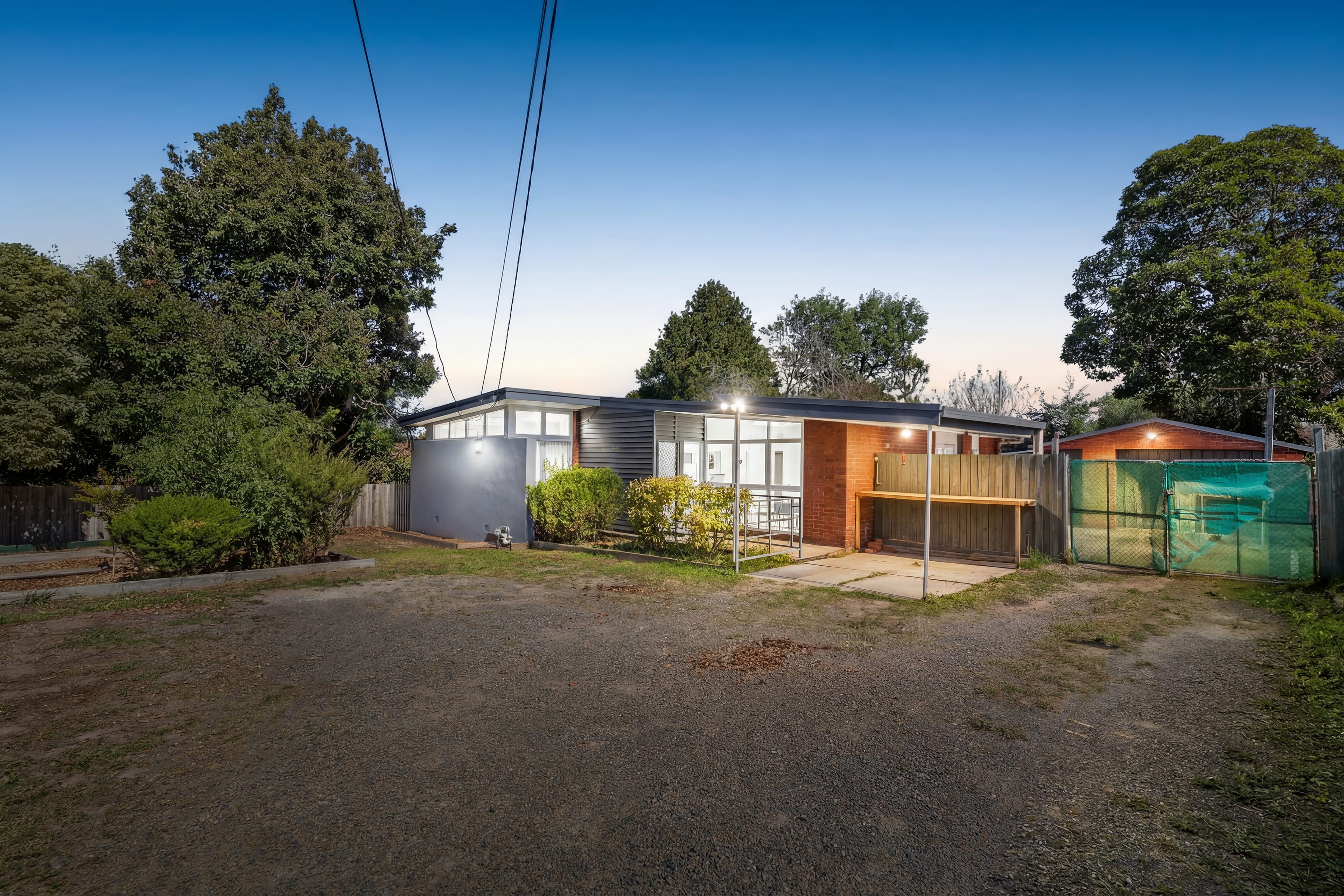 85 Forest Road, Ferntree Gully — listing photograph 2