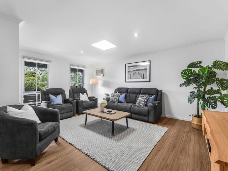 8 Avonwood Close, Wantirna South — listing photograph 3