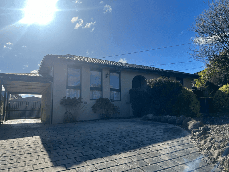 6 Kingston Street, Ferntree Gully — listing photograph 2
