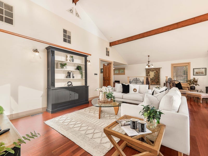 24 Bates Avenue, Upper Ferntree Gully — listing photograph 3