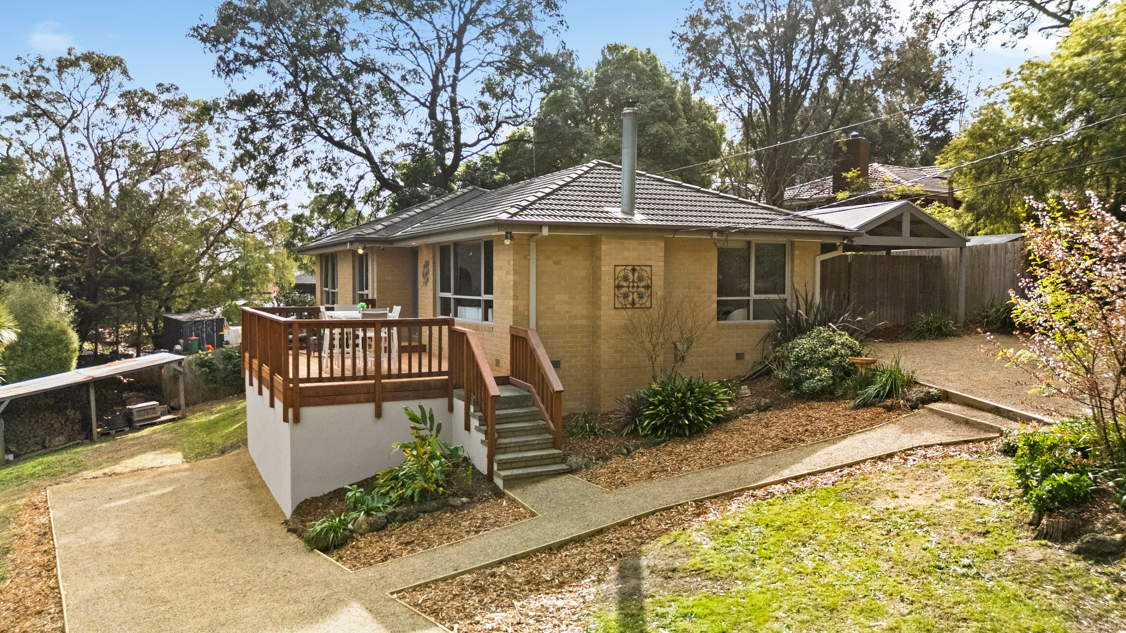 27 Joan Avenue, Ferntree Gully — listing photograph 2