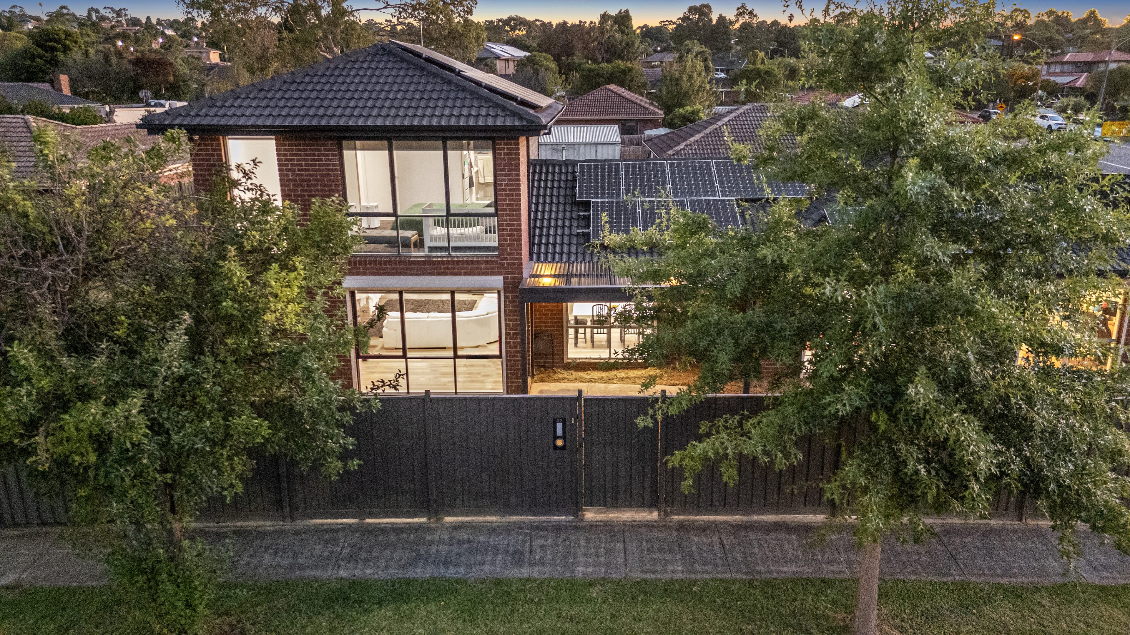 42 Grove End Road, Endeavour Hills — listing photograph 2