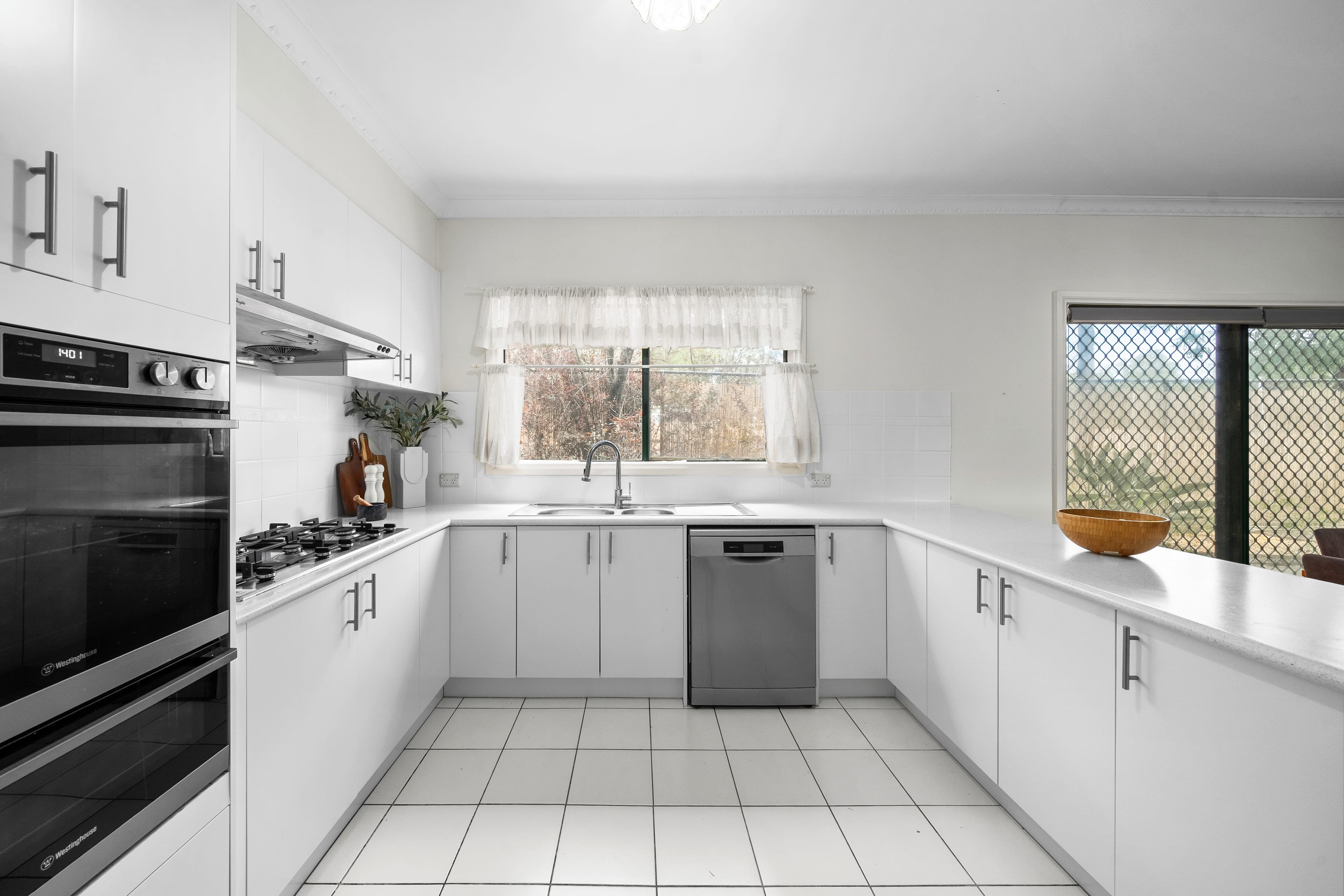 8 Cassinia Close, Knoxfield — listing photograph 7