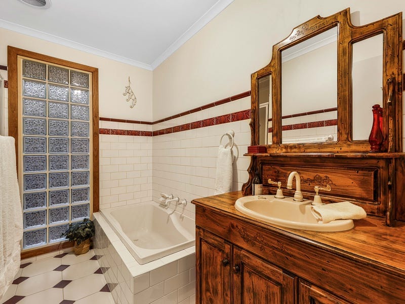 7 Hollyoak Court, Ferntree Gully — listing photograph 11