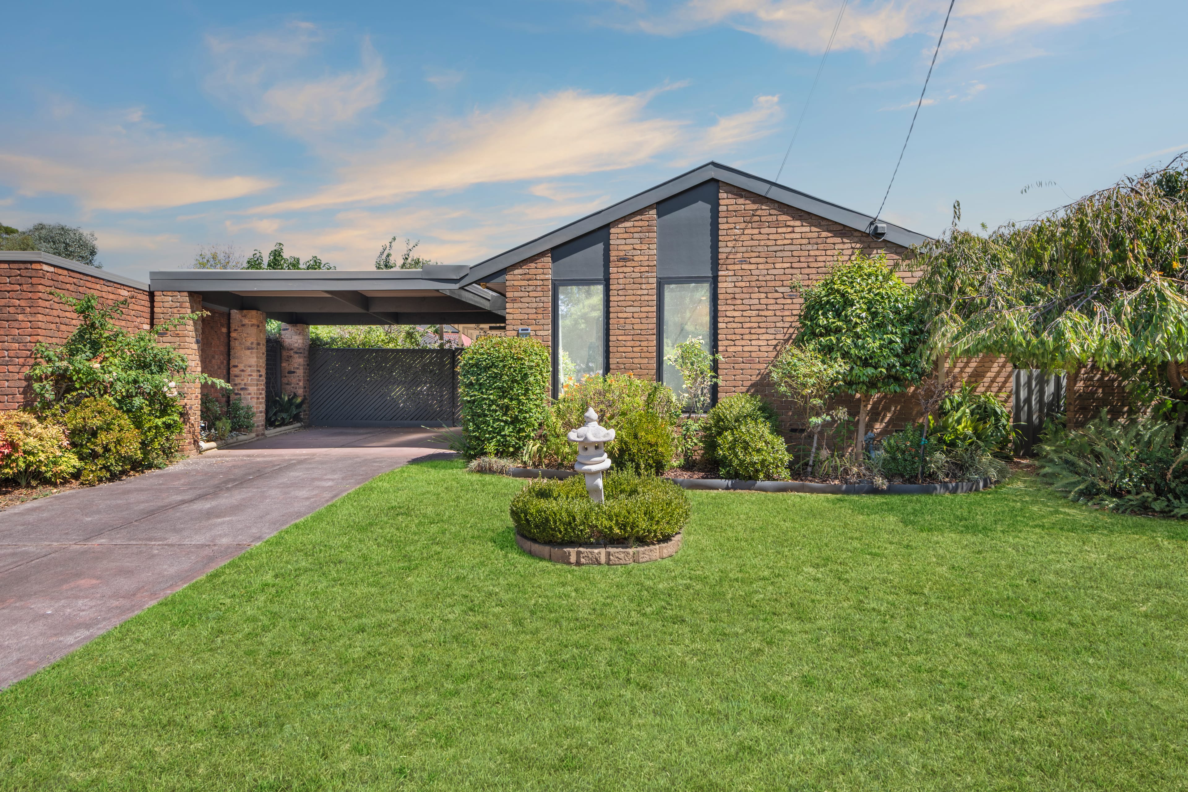 11 Agora Boulevard, Ferntree Gully — listing photograph 2