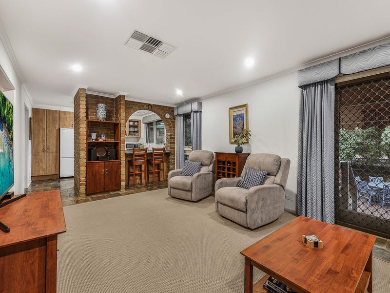 7 Hollyoak Court, Ferntree Gully — listing photograph 8