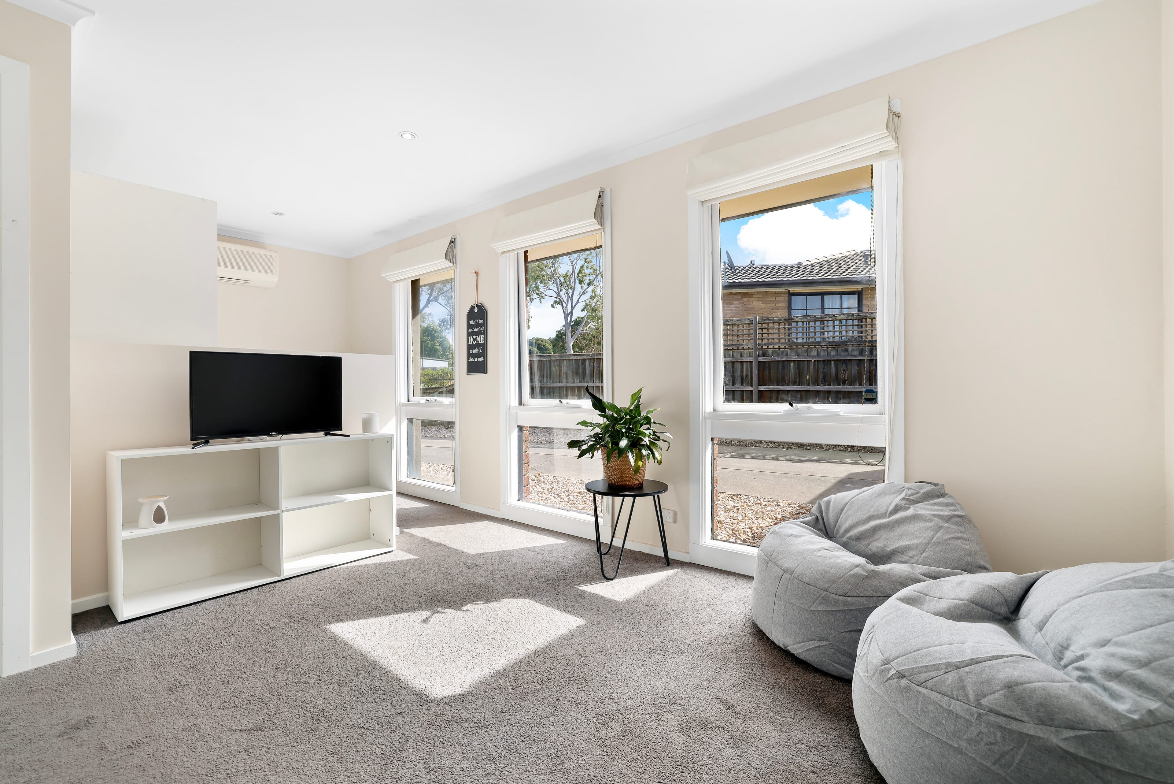 56 Borg Crescent, Scoresby — listing photograph 3