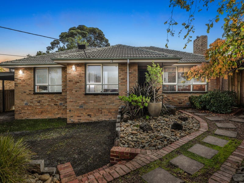 67 Balmoral Street, Kilsyth — listing photograph 2