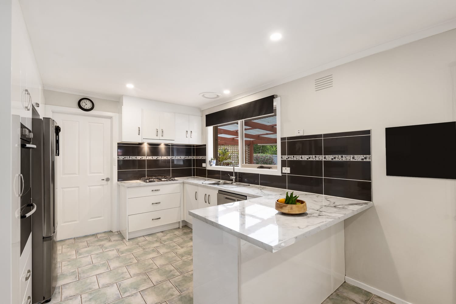 3 Solway Close, Ferntree Gully — listing photograph 6
