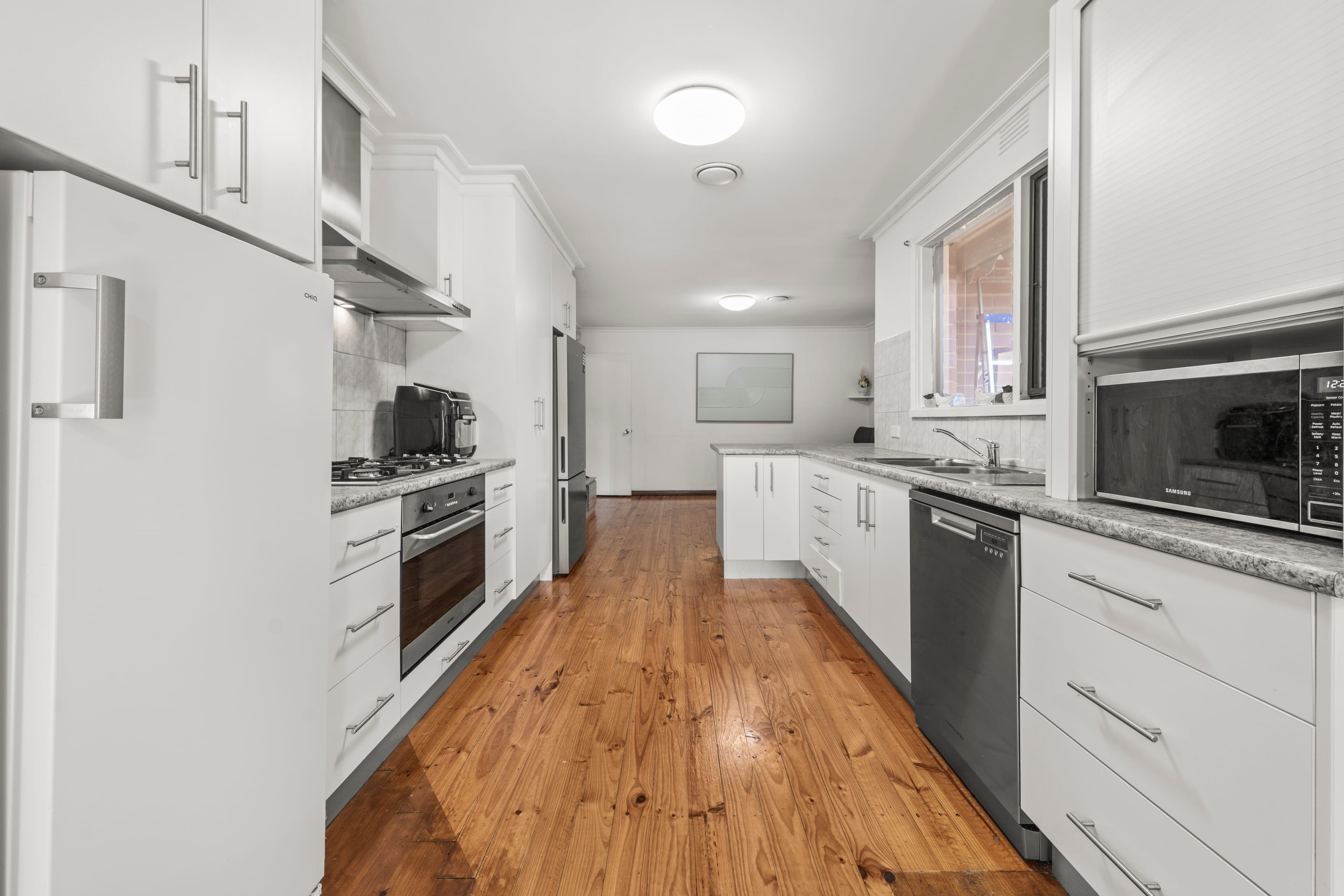 16 Tunbridge Way, Ferntree Gully — listing photograph 6
