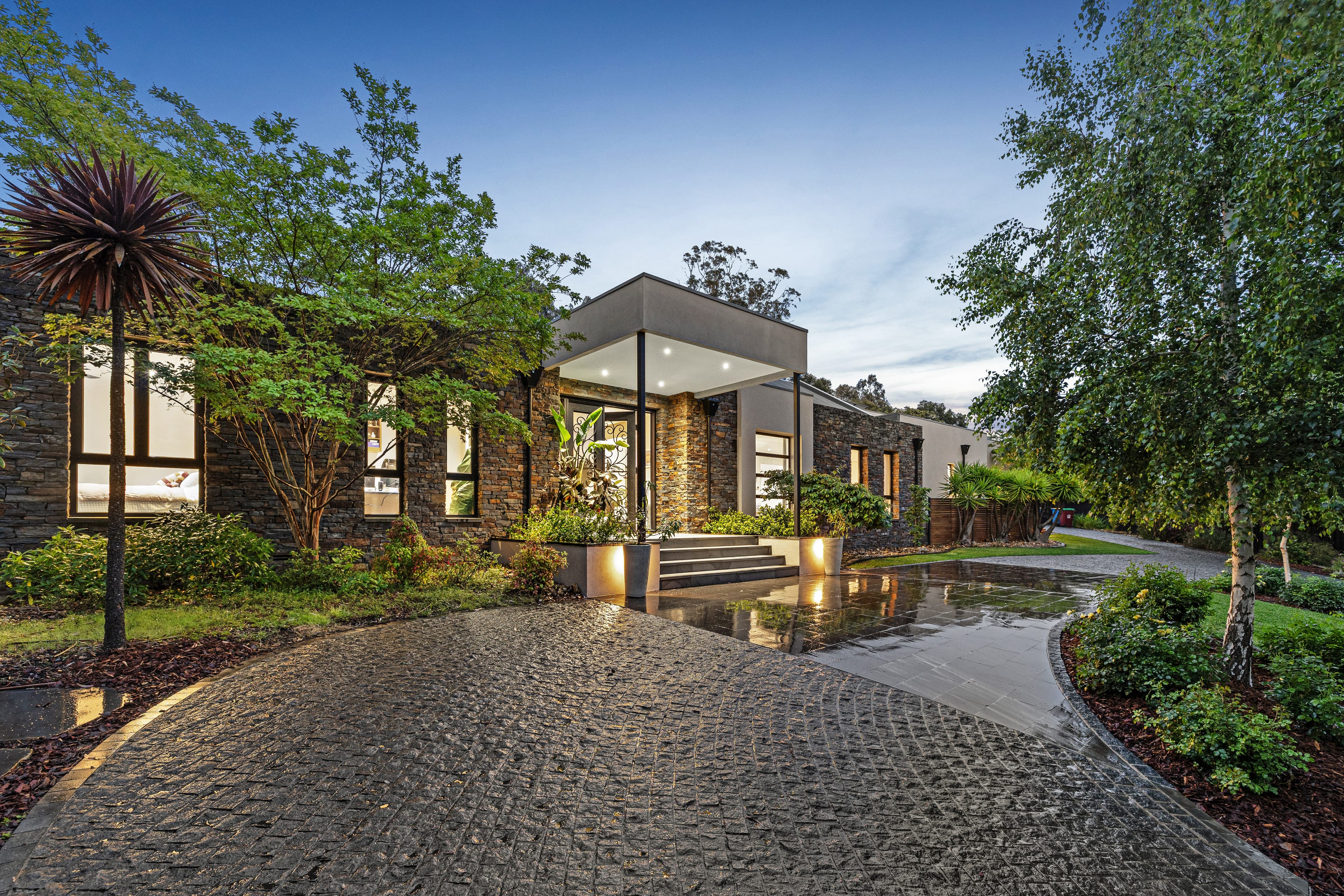 4 Meadowbank Close, Lysterfield South — listing photograph 2