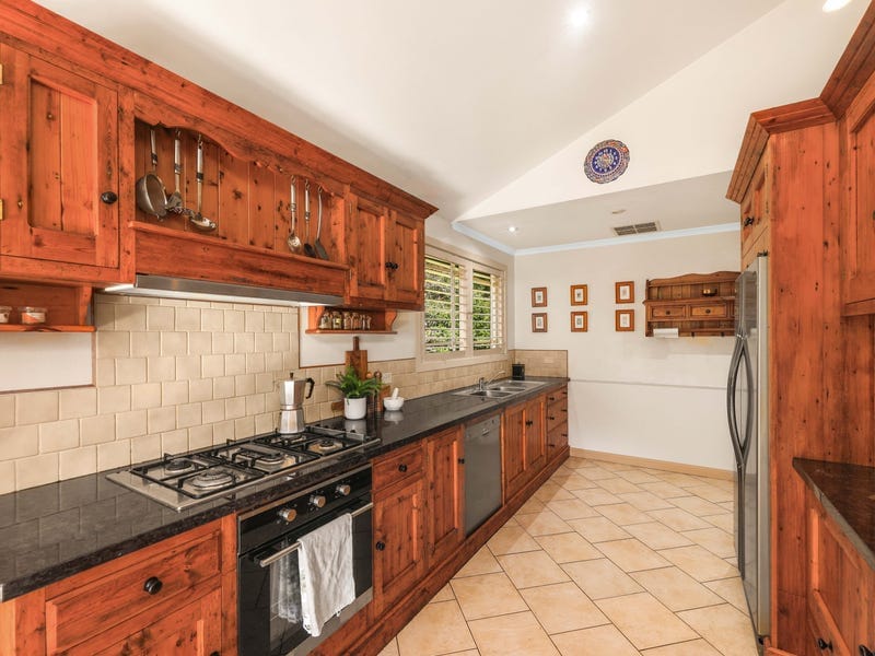 24 Bates Avenue, Upper Ferntree Gully — listing photograph 10
