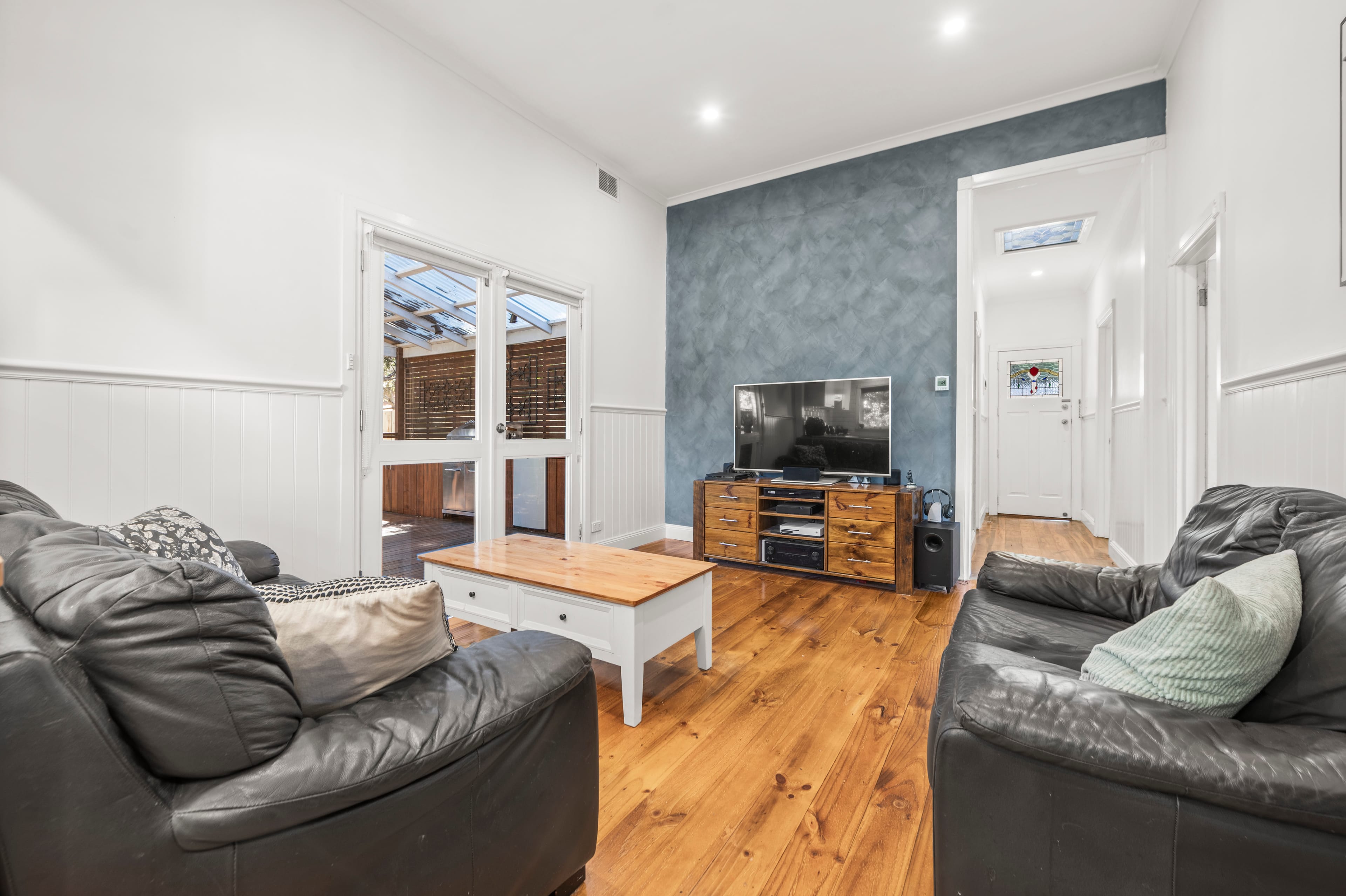 43 Joan Avenue, Ferntree Gully — listing photograph 4