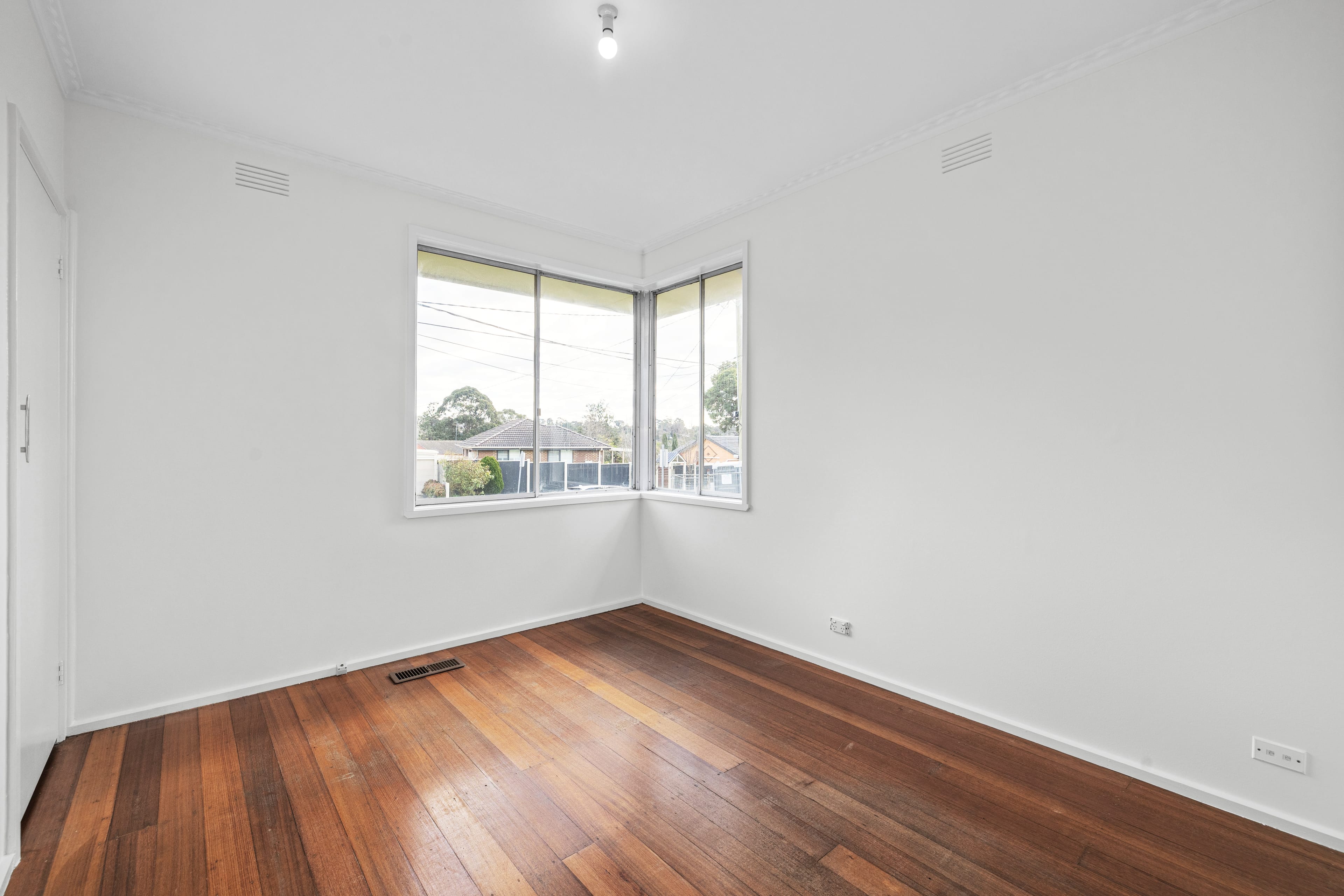 9 Enfield Drive, Bayswater — listing photograph 12