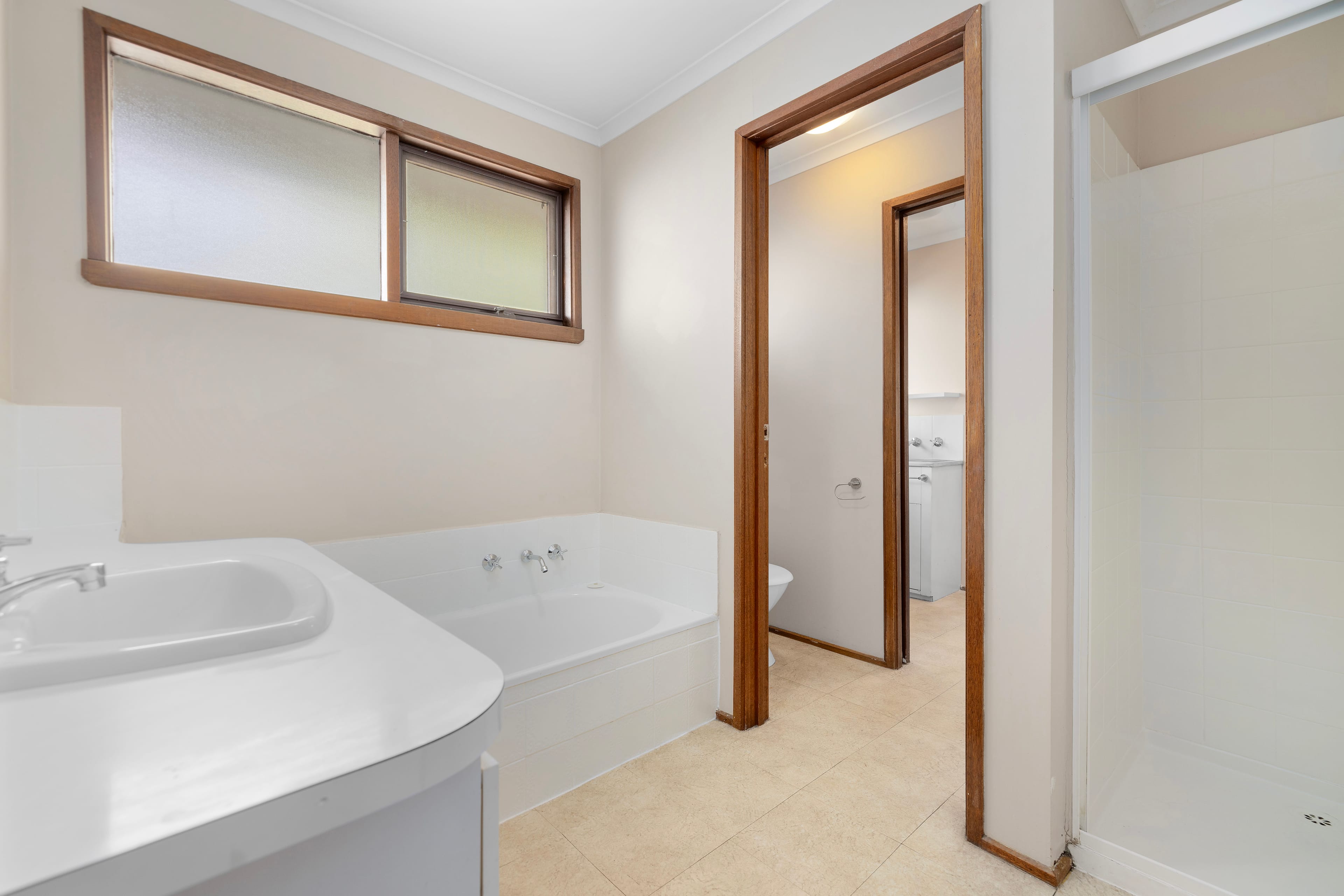 2/4 The Crescent, Ferntree Gully — listing photograph 6