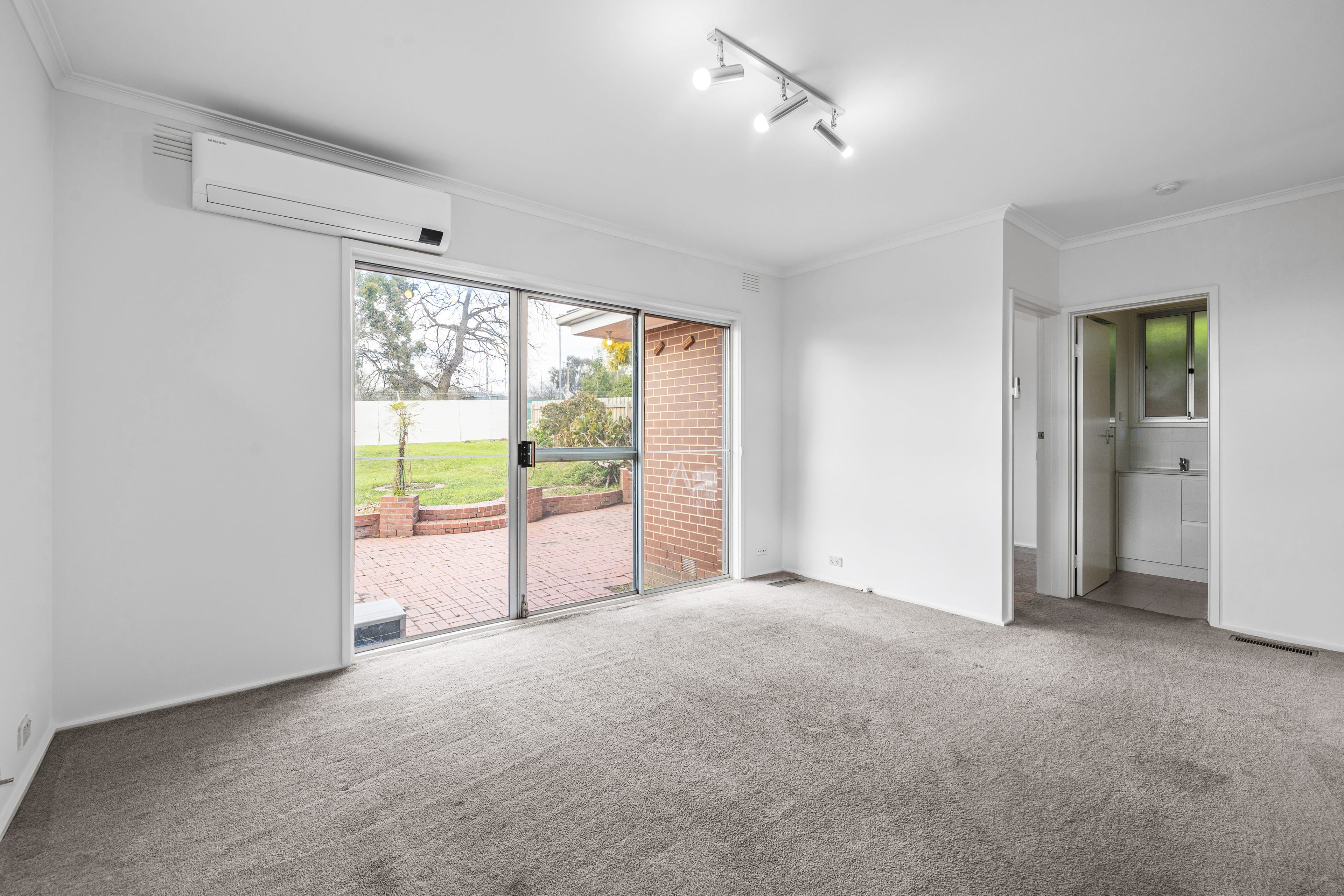 9 Enfield Drive, Bayswater — listing photograph 8