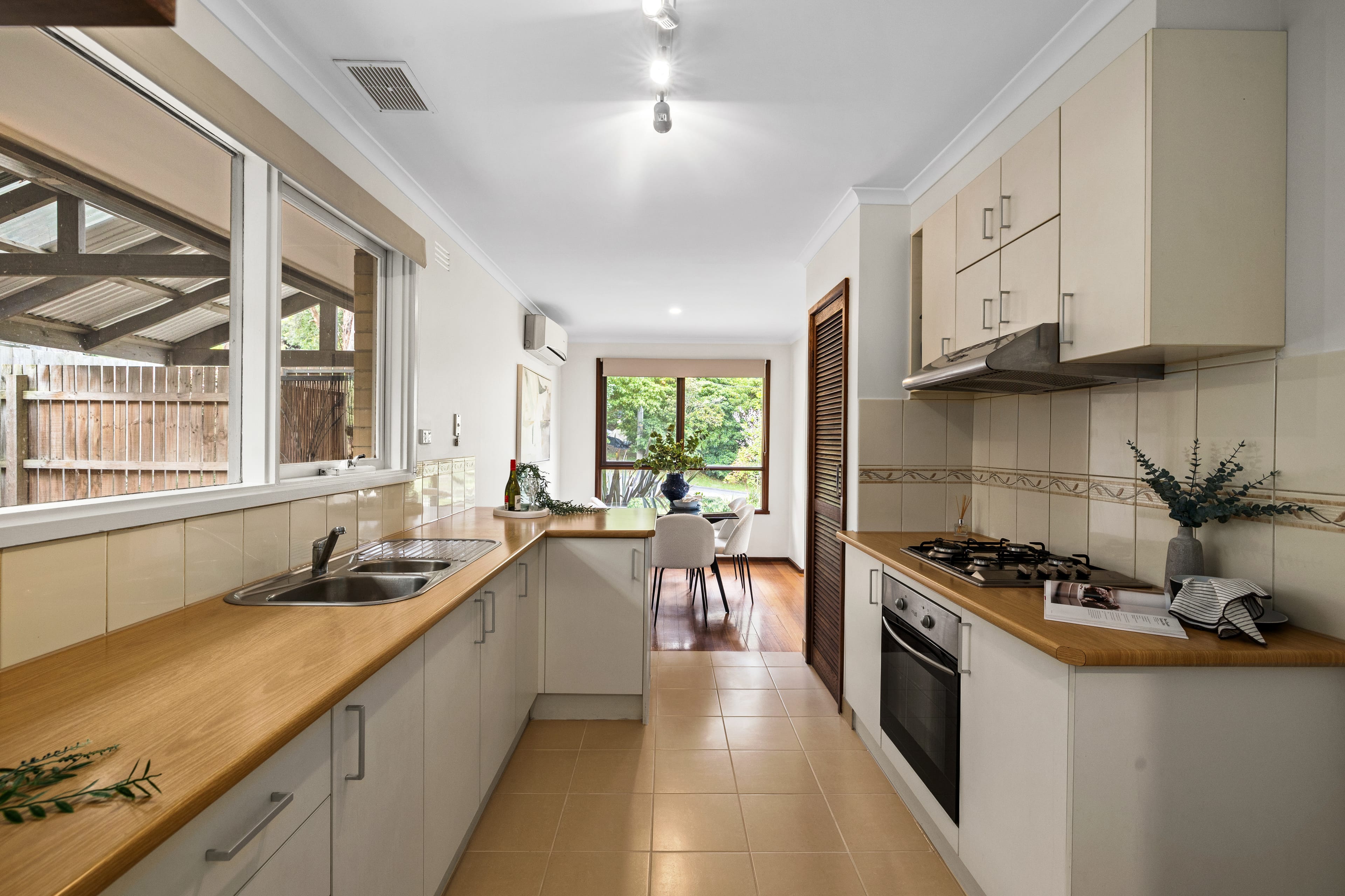 27 Joan Avenue, Ferntree Gully — listing photograph 11