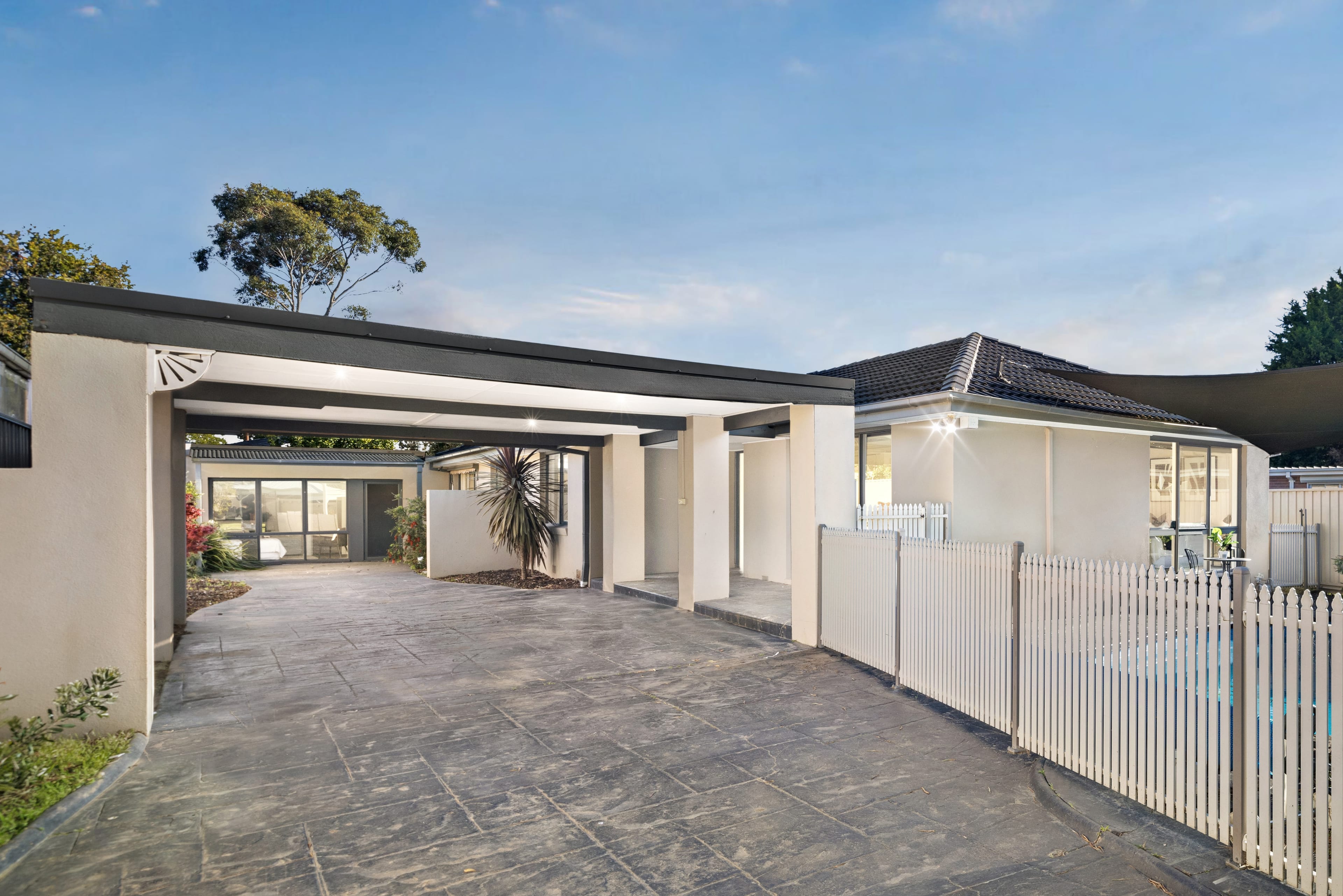 4 Bracken Court, Ferntree Gully — listing photograph 2