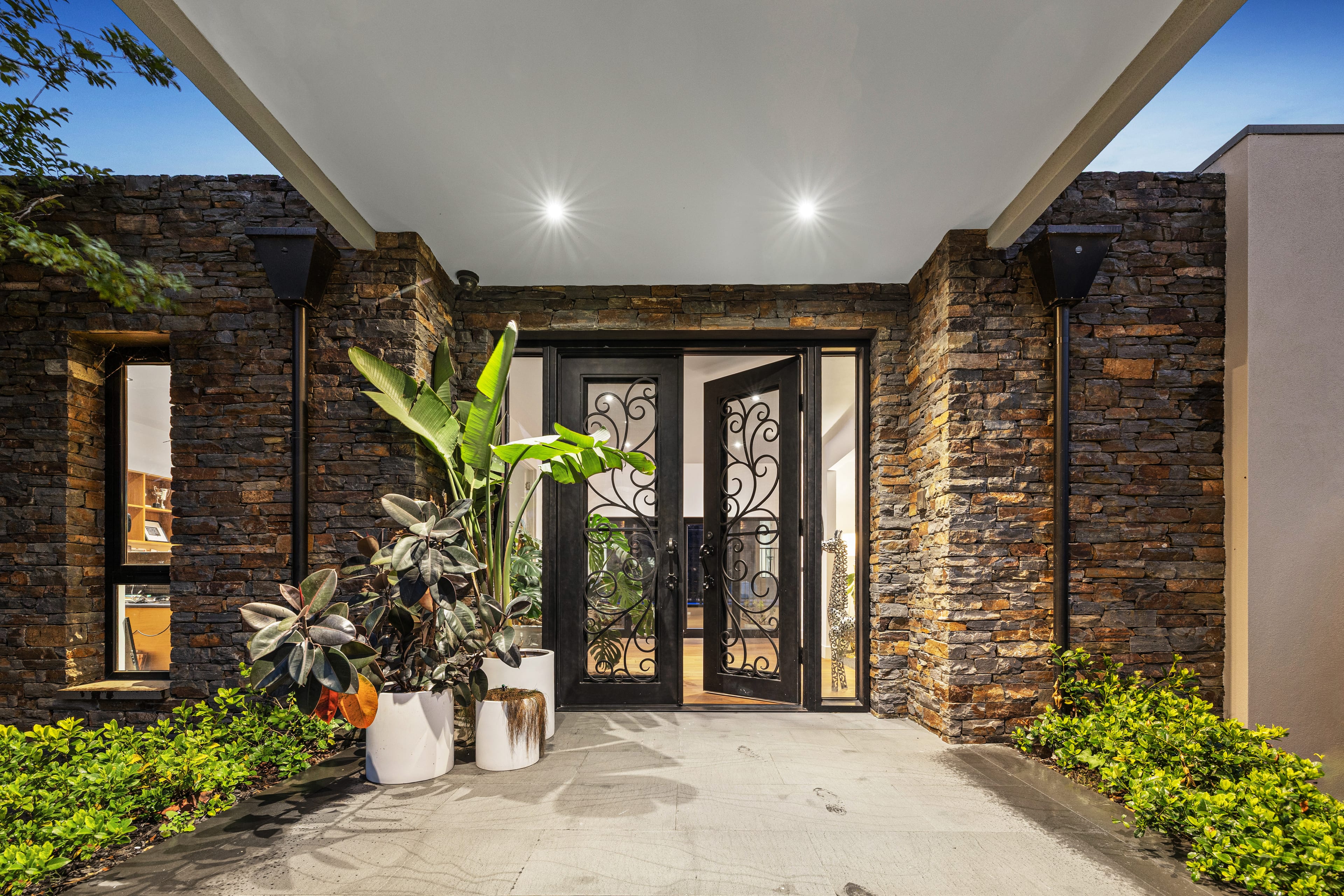 4 Meadowbank Close, Lysterfield South — listing photograph 4