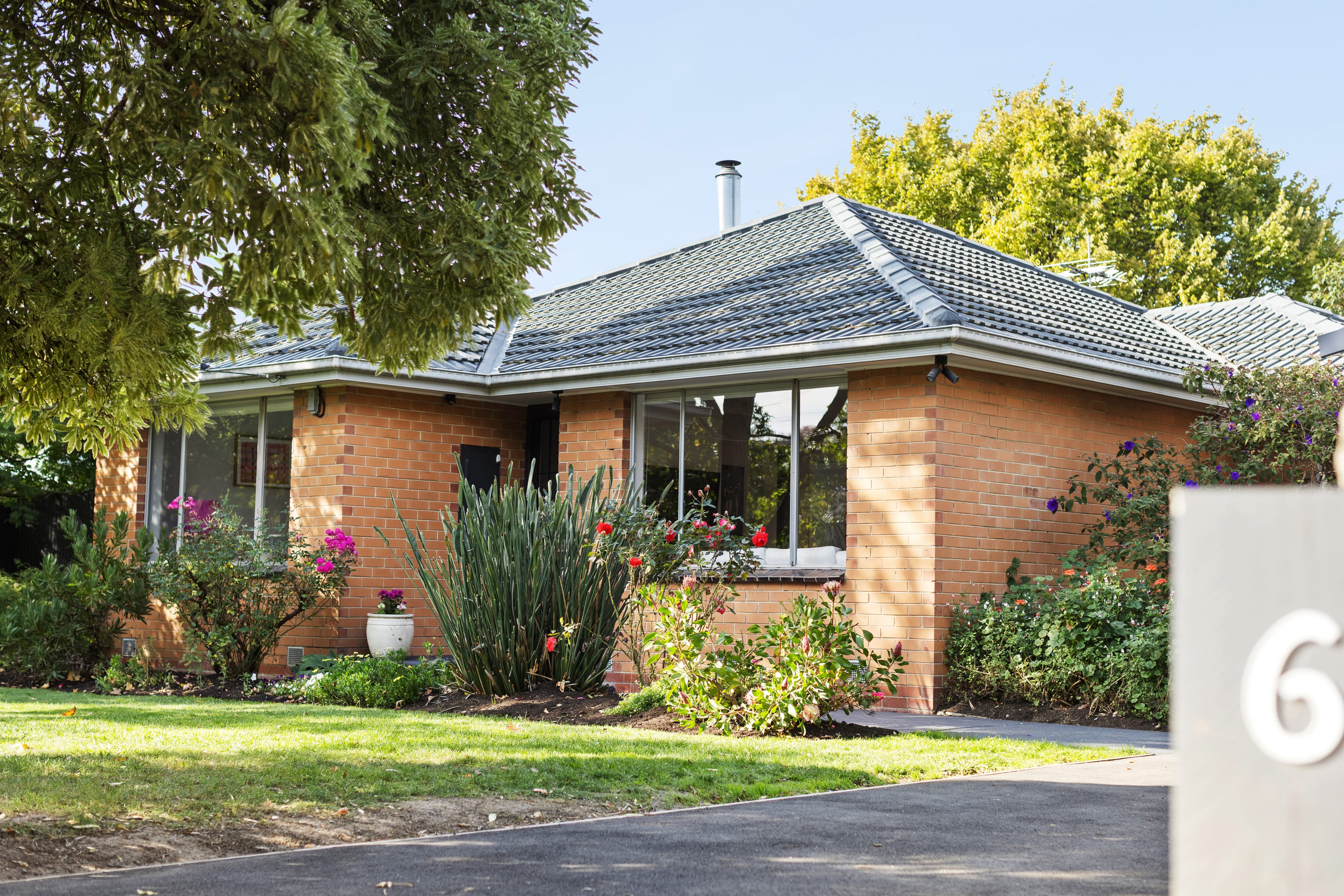 6 Beilby Close, Upper Ferntree Gully — listing photograph 2