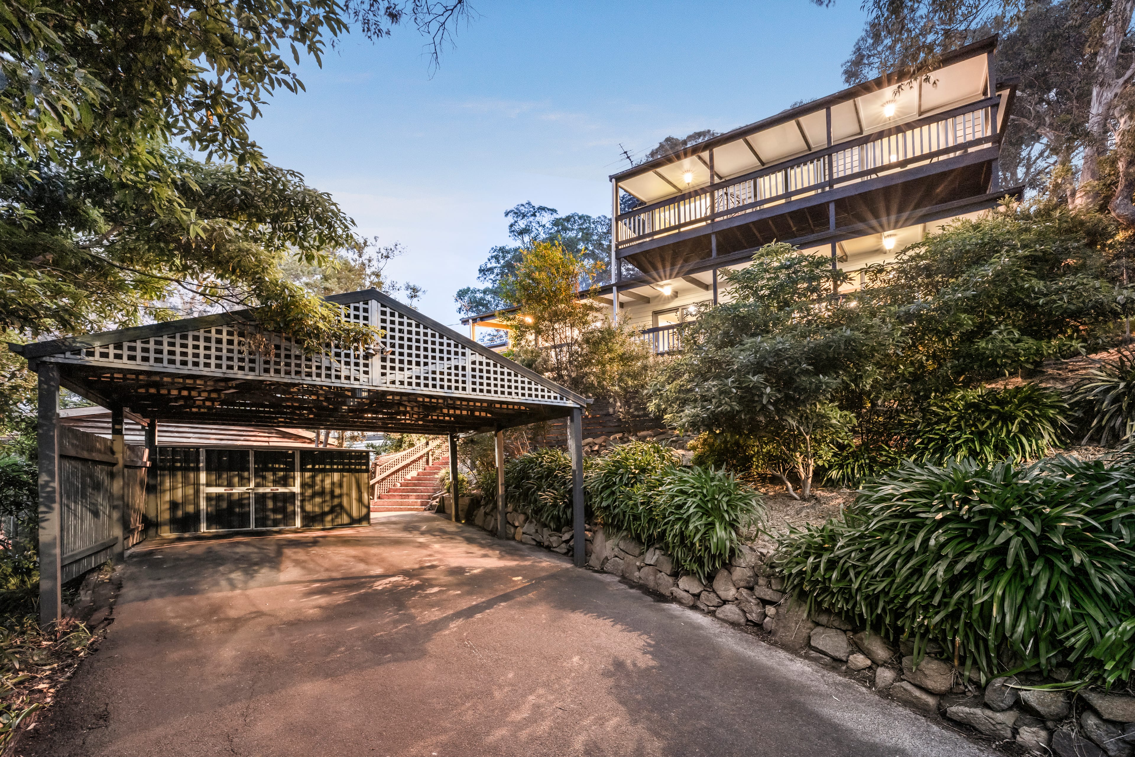 28 Alexandra Street, Upper Ferntree Gully — listing photograph 2