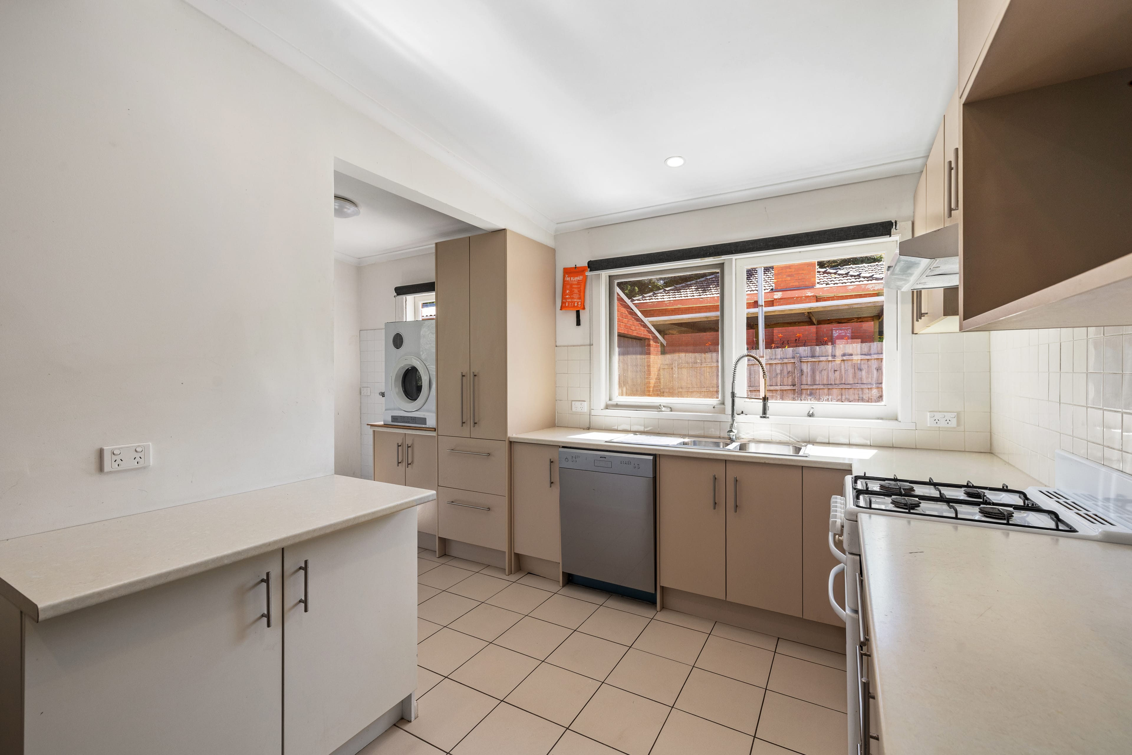 85 Forest Road, Ferntree Gully — listing photograph 8