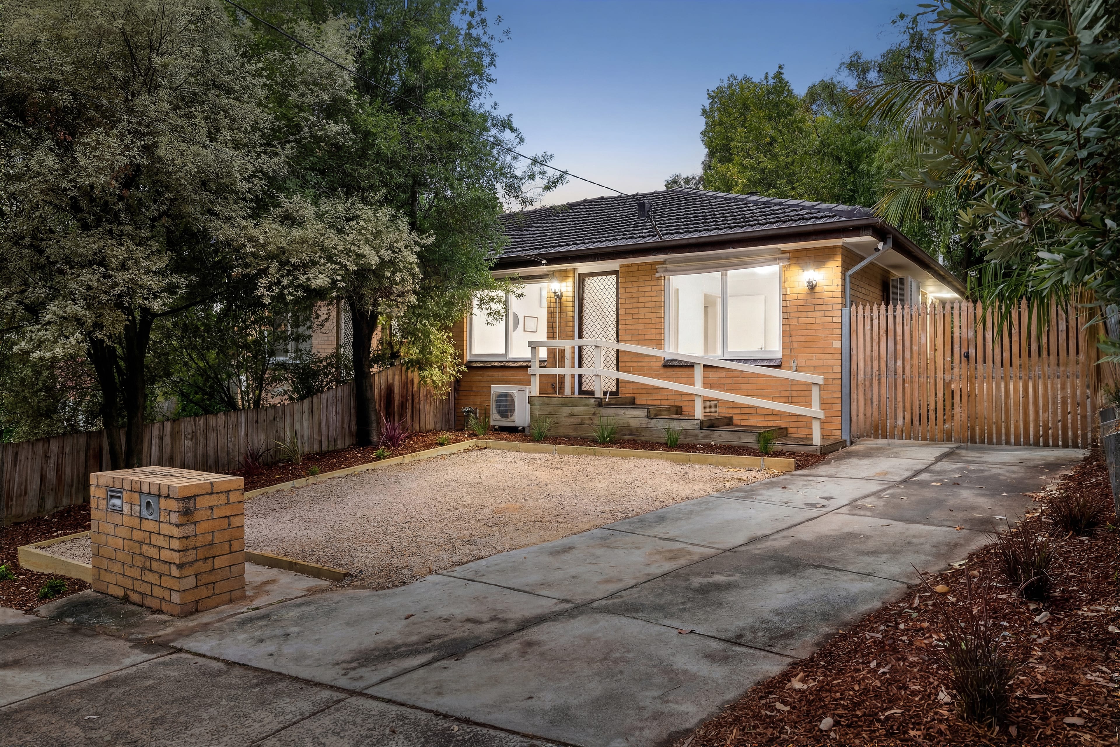 1/12 Moncoe Street, Boronia — listing photograph 2
