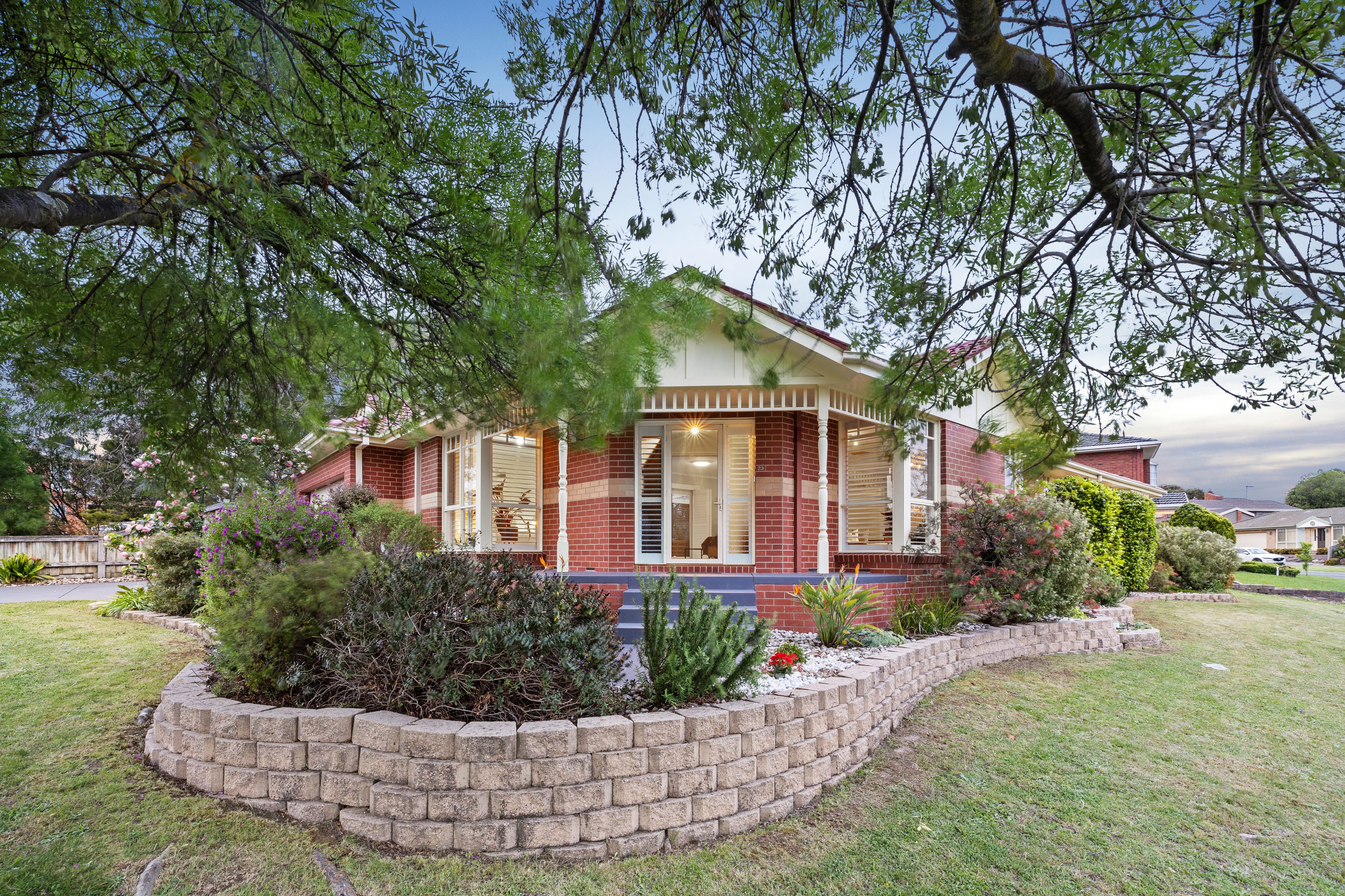 23 Glenwood Grove, Knoxfield — listing photograph 2