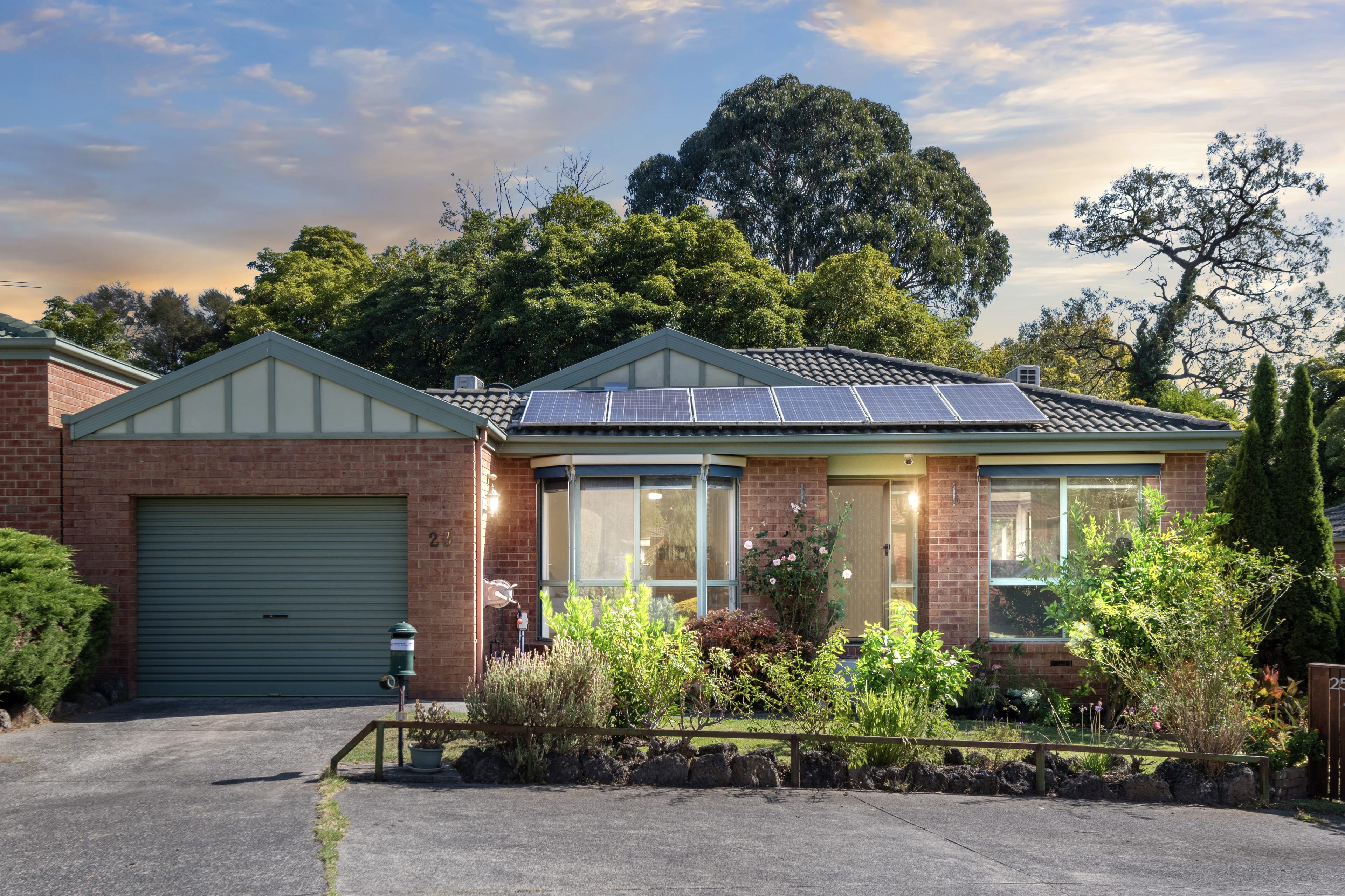 23 Carmel Avenue, Ferntree Gully — listing photograph 2