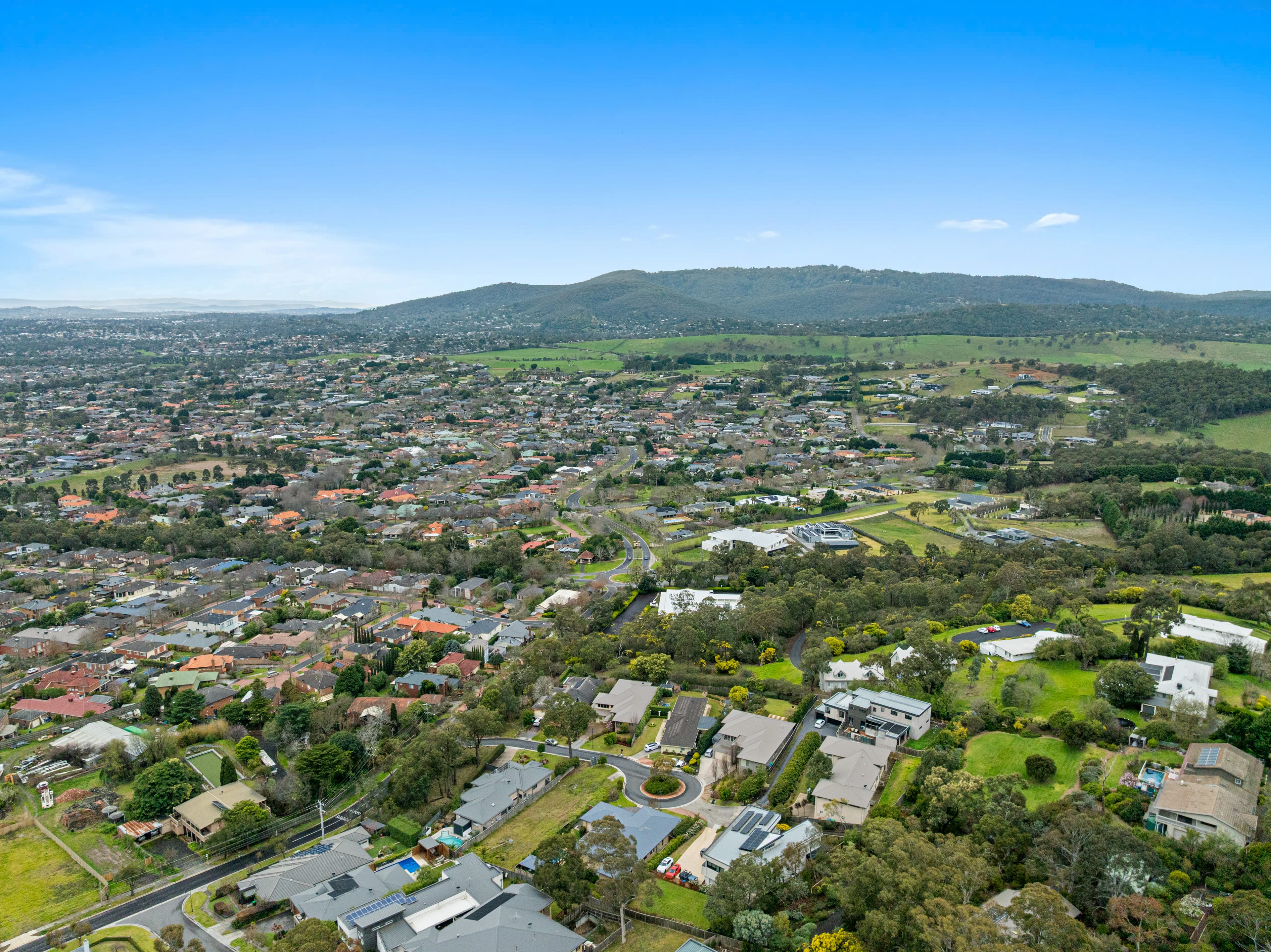 10 Provence Rise, Lysterfield — listing photograph 3