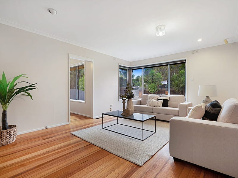 5 Manuka Drive, Ferntree Gully — listing photograph 3