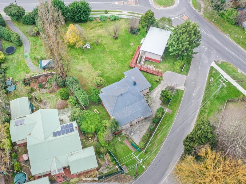 2 Ferndale Road, Upper Ferntree Gully — listing photograph 4