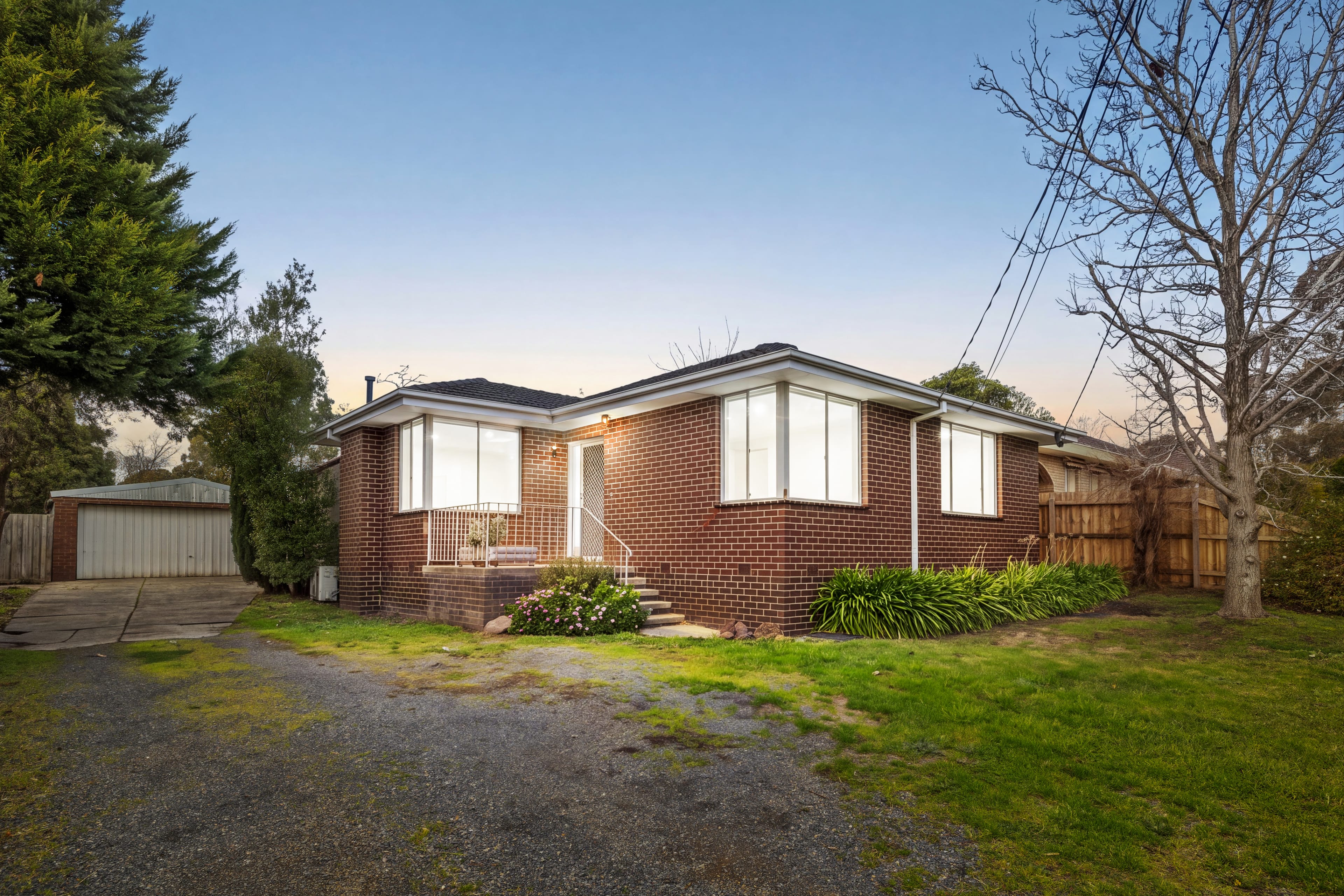 9 Enfield Drive, Bayswater — listing photograph 2