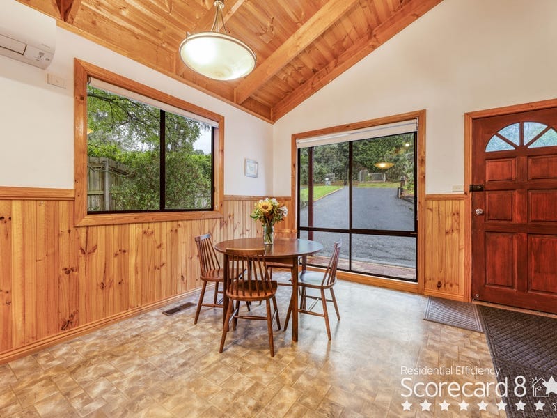 17 Myrtle Crescent, Ferntree Gully — listing photograph 3