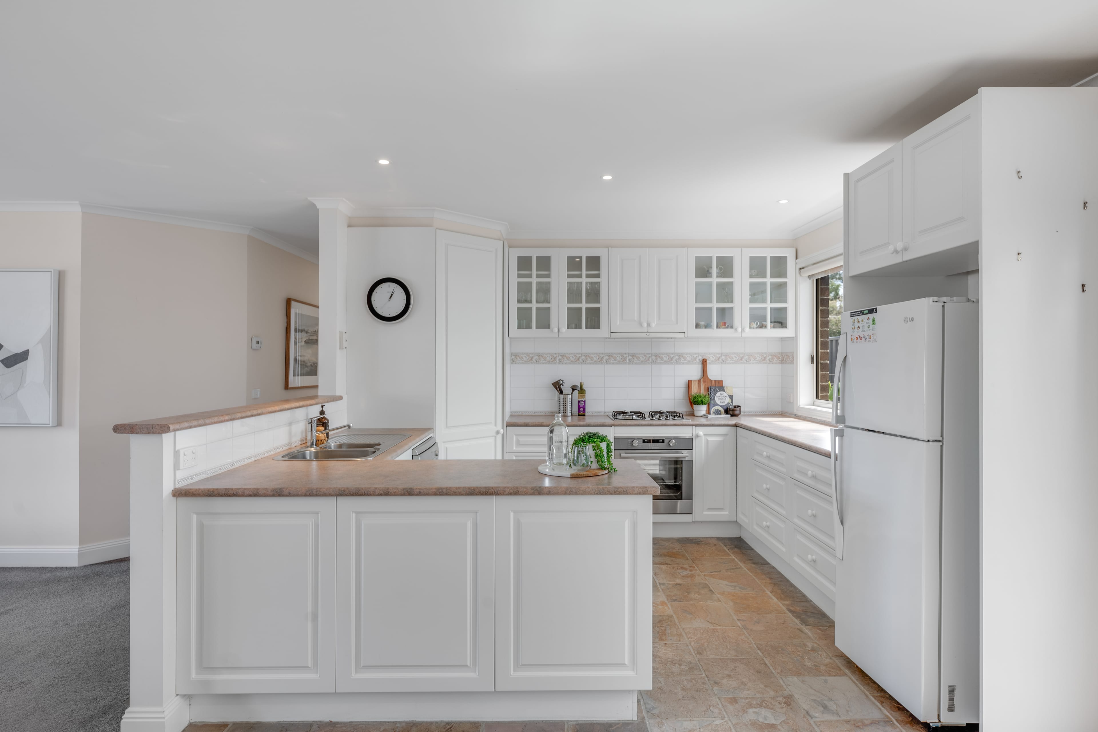 2/47 Harley Street, Knoxfield — listing photograph 3